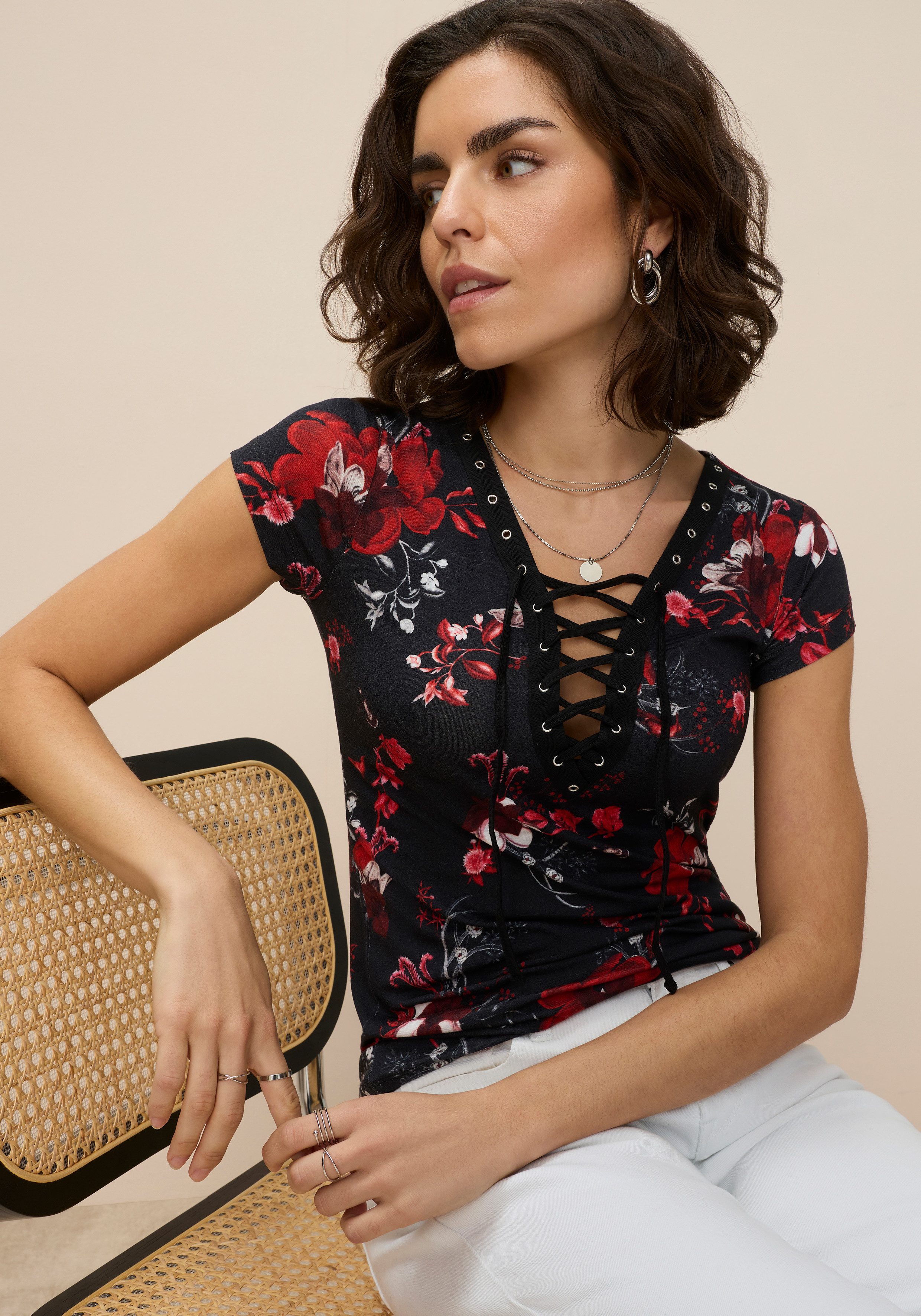 Laura Scott T-Shirt figurbetont, tiefer V-Ausschnitt, elastisches Material