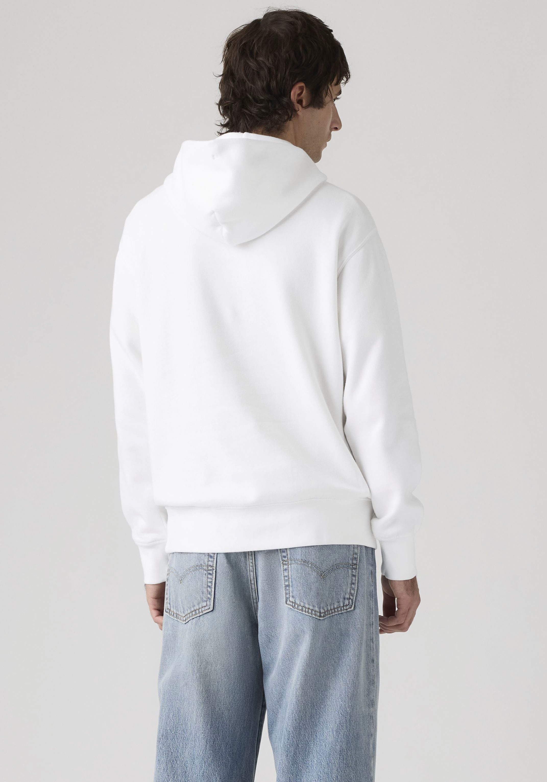 Levi's® Hoodie THE AUTHENTIC HOODIE mit kleiner Ton-in-Ton Logostickerei auf der Brust