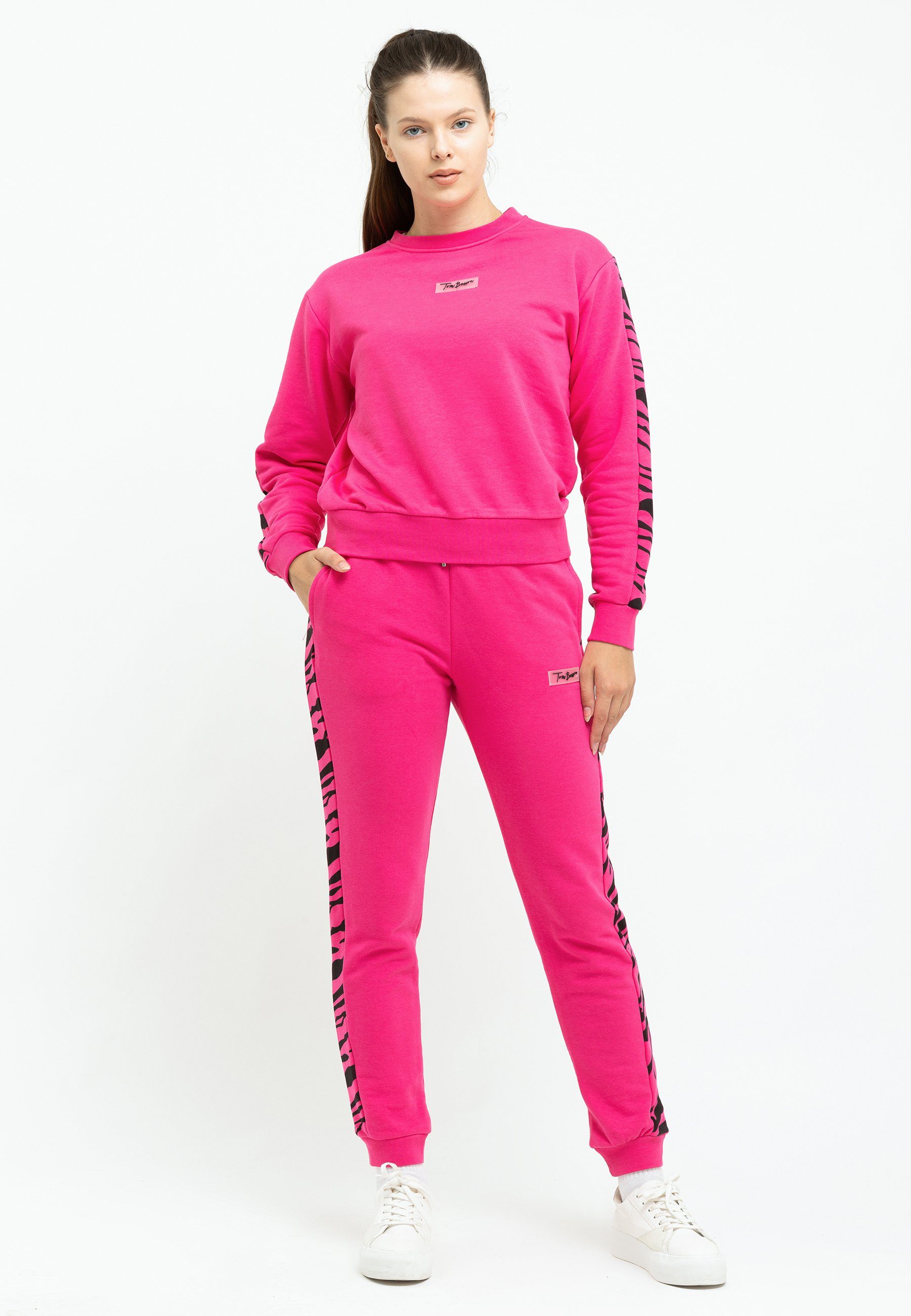 Tom Barron Freizeitanzug Tom Barron Zebra Pattern Sweatshirt And Pant Set, mit modernem Design