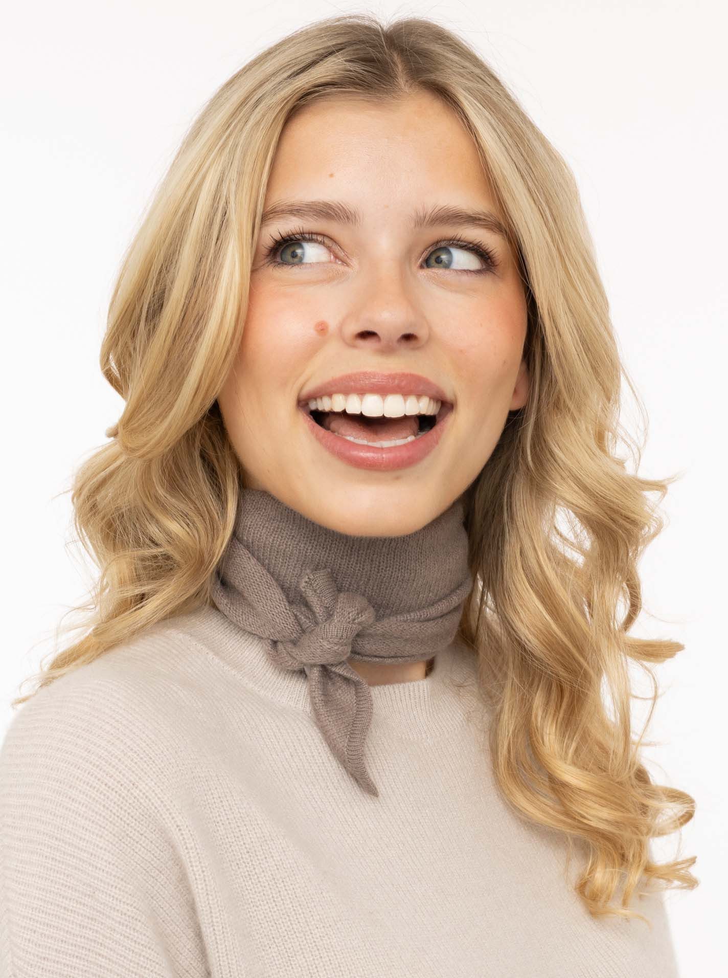 Zwillingsherz Strickschal "100% Cashmere Halstuch", dreieckige Form, weicher Tragekomfort, individuell tragbar
