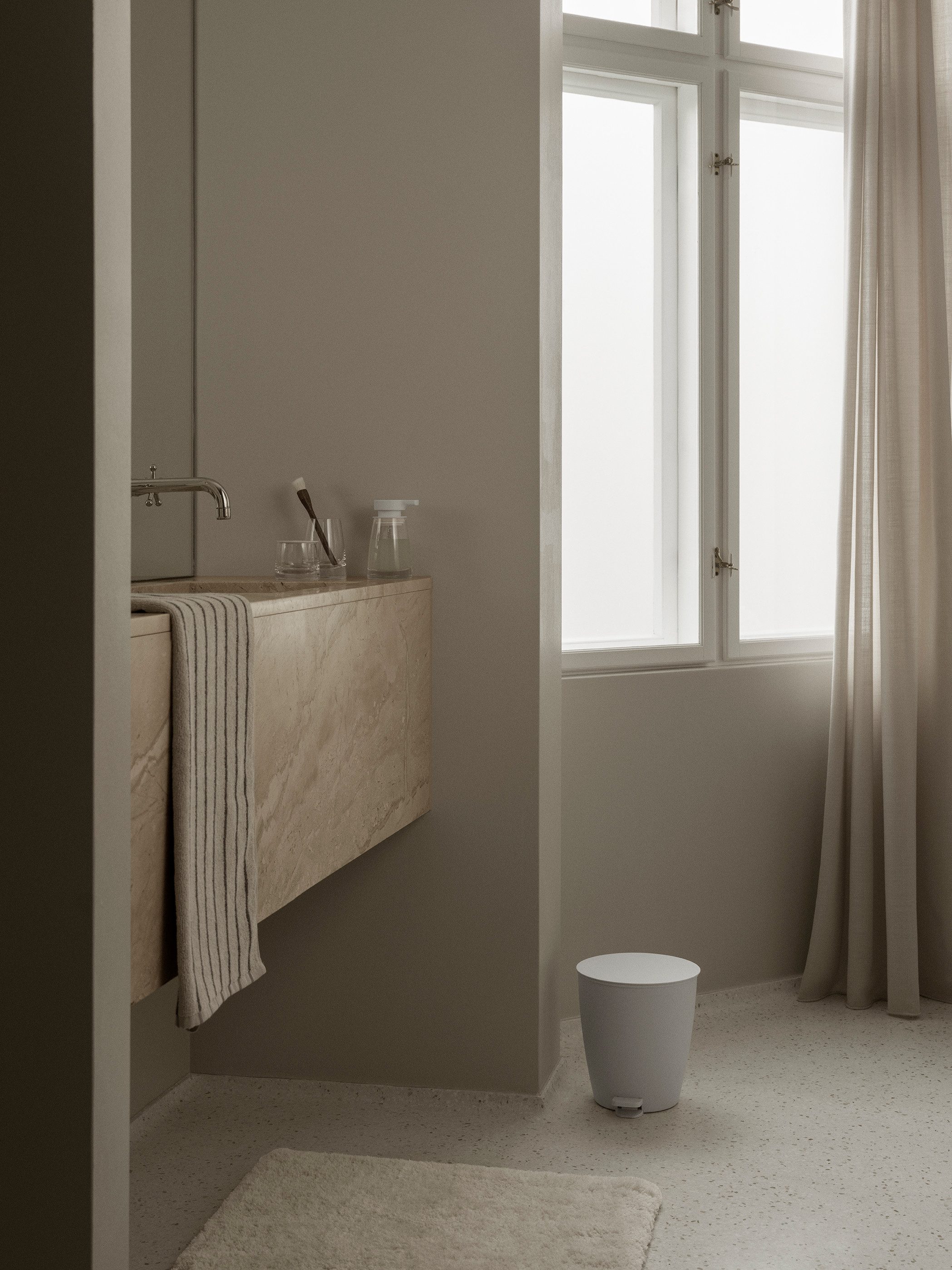 blomus Zahnputzbecher -AVA- Zahnbürstenbecher, Badbecher: minimalistisches Design, Eleganter Zahnputzbecher, mundgeblasenes Glas, Vielseitiges Design