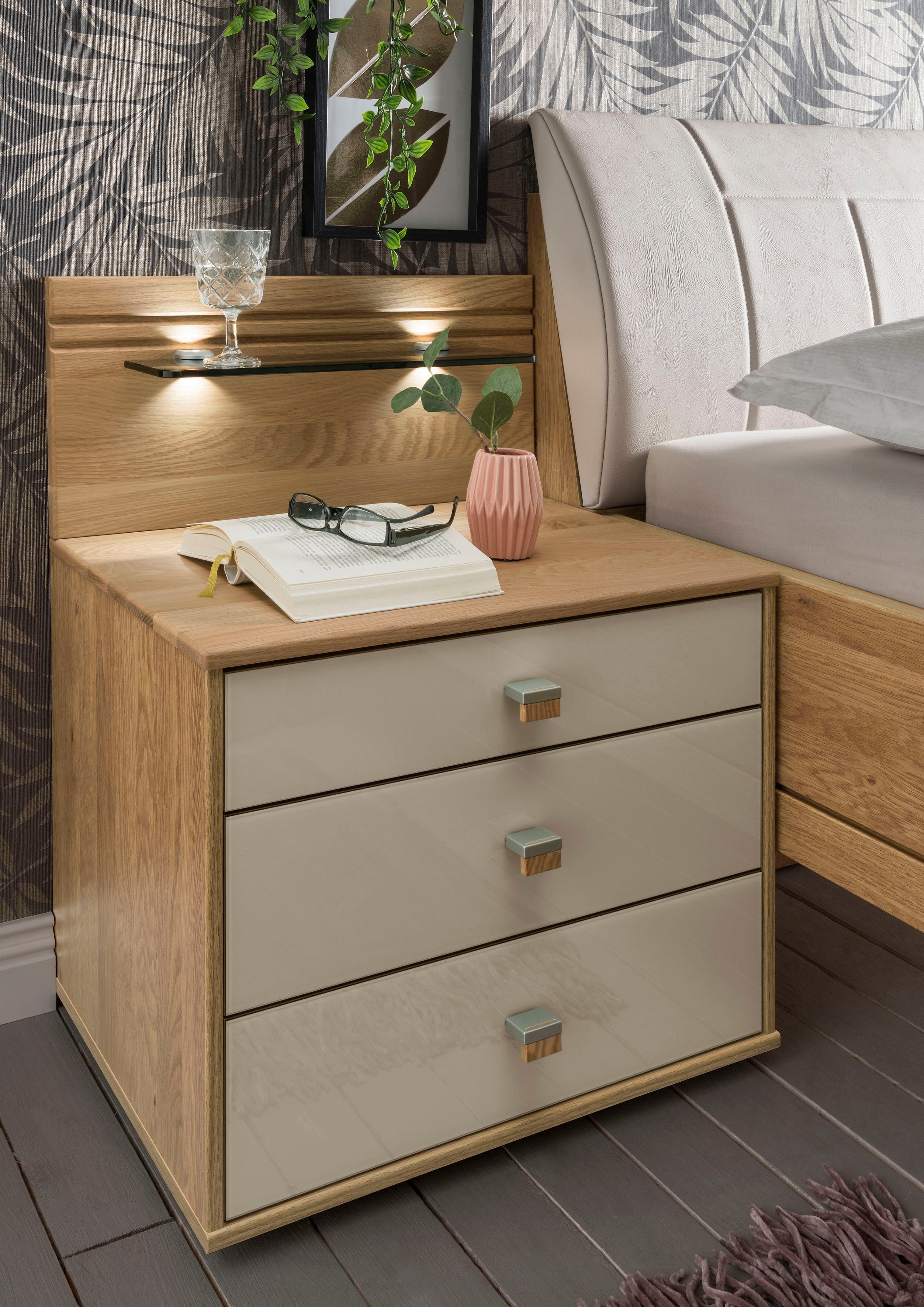 Nachtkonsole Kiruna, Eiche teilmassiv, Made in Germany, mit Soft-Close-Funktion