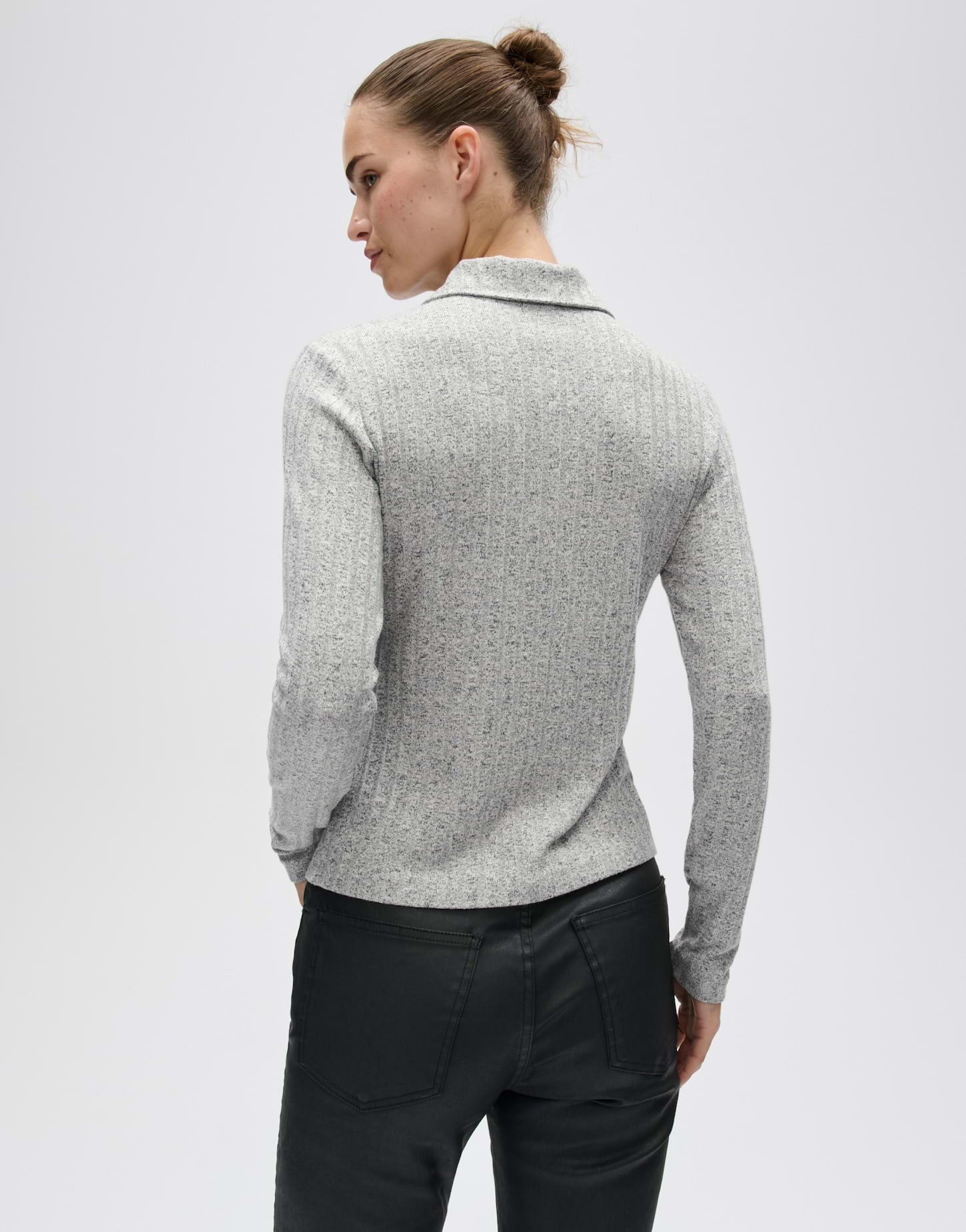 OPUS Langarmshirt Sitami aus weicher Baumwolle Schmal zulaufende Silhouette für klare Layering-Looks – Bild 3 von 5