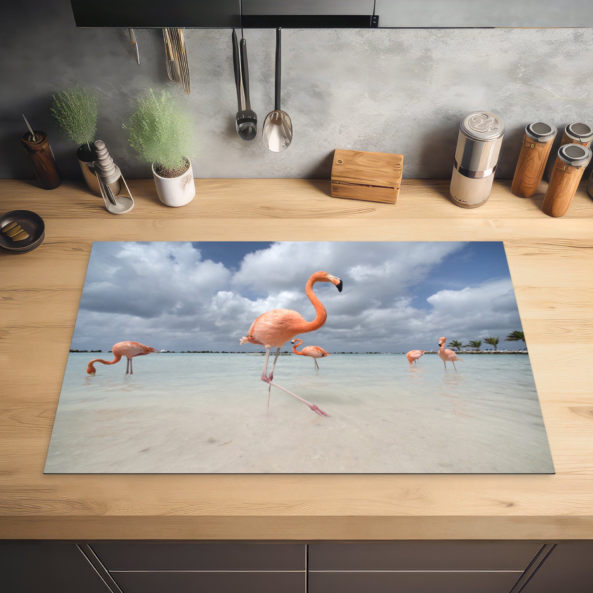 in cm, am (1 Vinyl, für Aruba, 81x52 tlg), küche, Flamingo-Strand MuchoWow die Herdblende-/Abdeckplatte Induktionskochfeld Schutz Ceranfeldabdeckung Flamingos