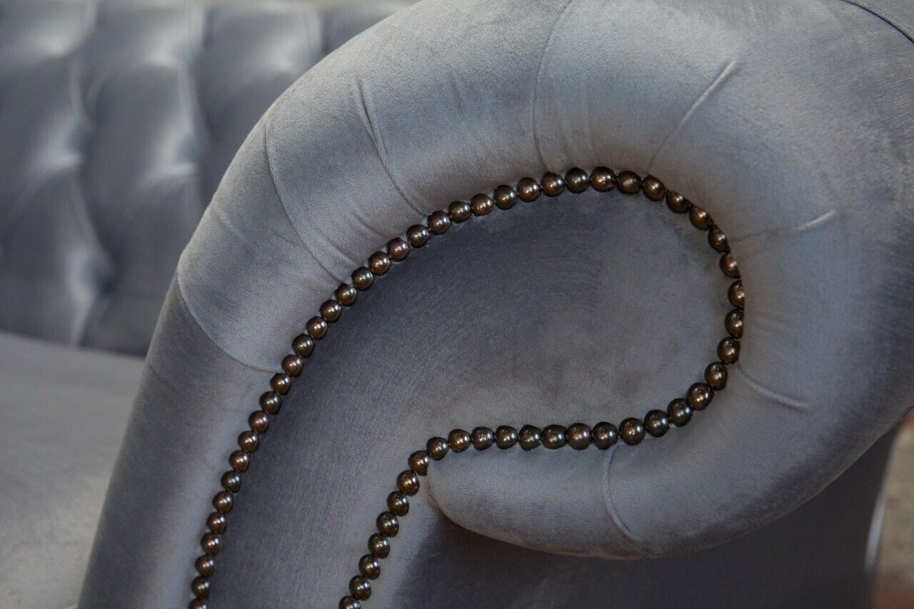 Xlmoebel Chesterfield-Sofa Neue graue Chesterfield-Sofa mit Polsterdesign für drei Personen, Hergestellt in Europa