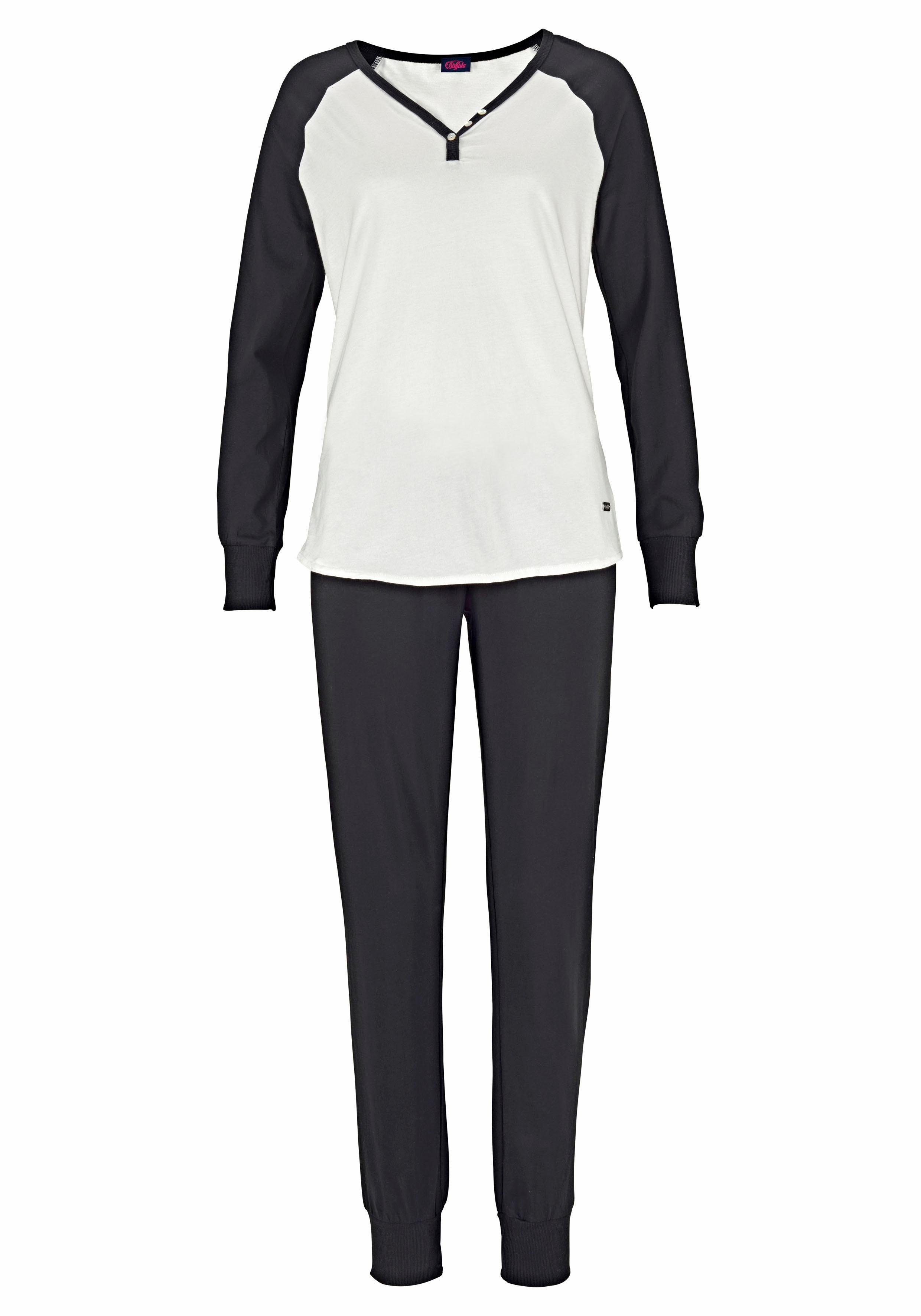 Buffalo Schlafanzug (2 tlg) mit Zierknöpfen. € 29,99