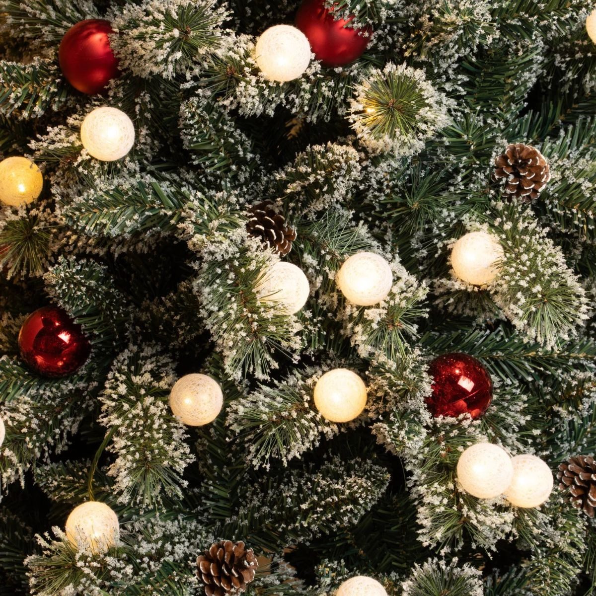 Black Box Trees Künstlicher Weihnachtsbaum Black Box Trees Kaprun Weihnachtsbaum mit Burlap gruen frosted rot 10L