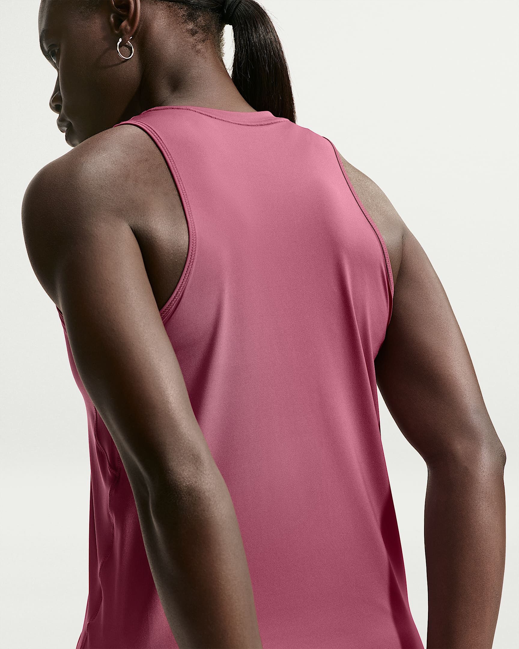 Nike Tanktop W NK ONE CLASSIC DF TANK mit Tanktop-Schnitt, aus Polyester und Elasthan, schweißableitend