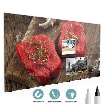Primedeco Garderobenpaneel Magnetwand und Memoboard aus Glas Rohe Steaks