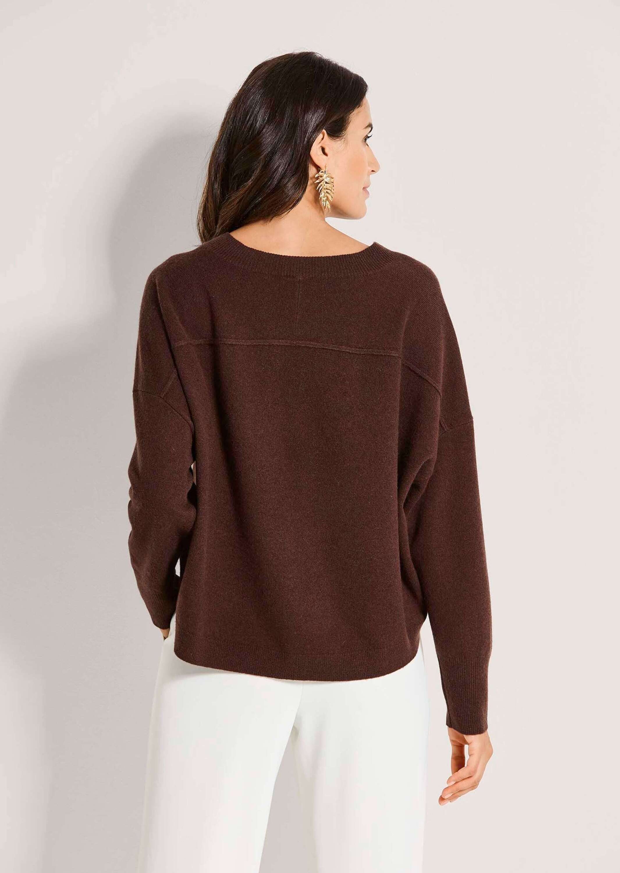 MADELEINE Strickpullover Oversize-Pullover mit V-Ausschnitt Basicpulli mit verlängertem Rücken, Rippenabschlüssen und Langarm