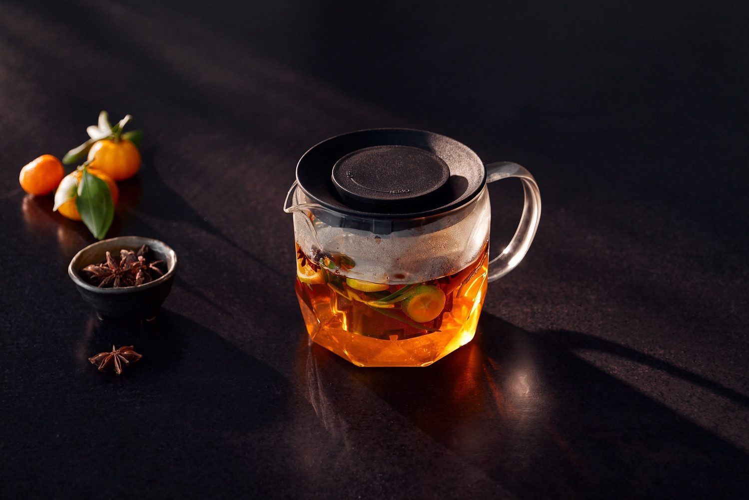 RESTO Kitchenware Teekanne Ain, hitzebeständige Glaskanne im 3D Design, Höhe 12 cm, 1 l, (4-St), mit herausnehmbarem Filtersieb aus Edelstahl, im Geschenkkarton