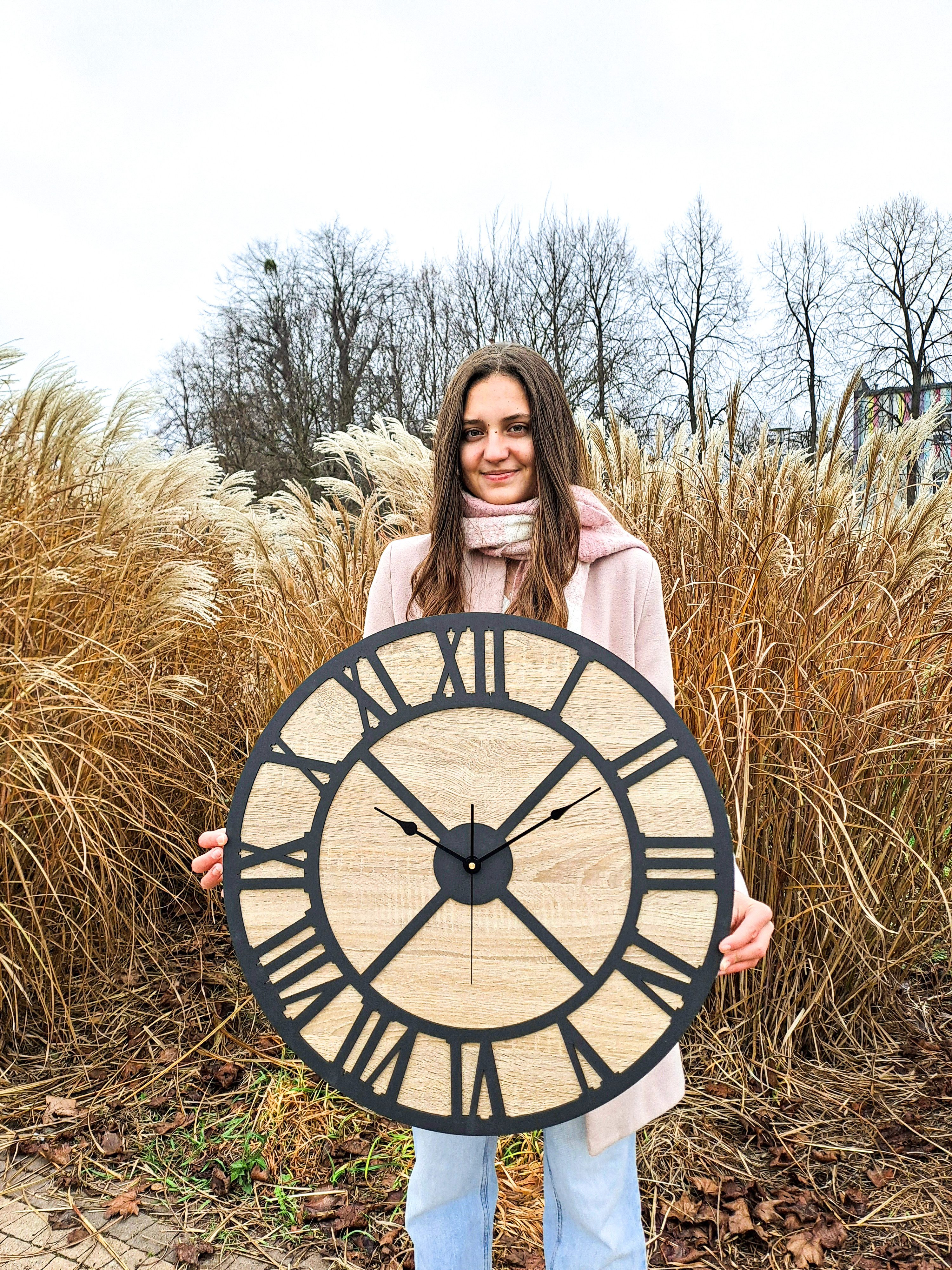 ORNAMENTI Wanduhr Grosse, dekorative, vintage holz Wanduhr, retro, boho, ohne Ticken (Eiche furniert, römische Ziffern, 3 Größen 40, 50, 60 cm)