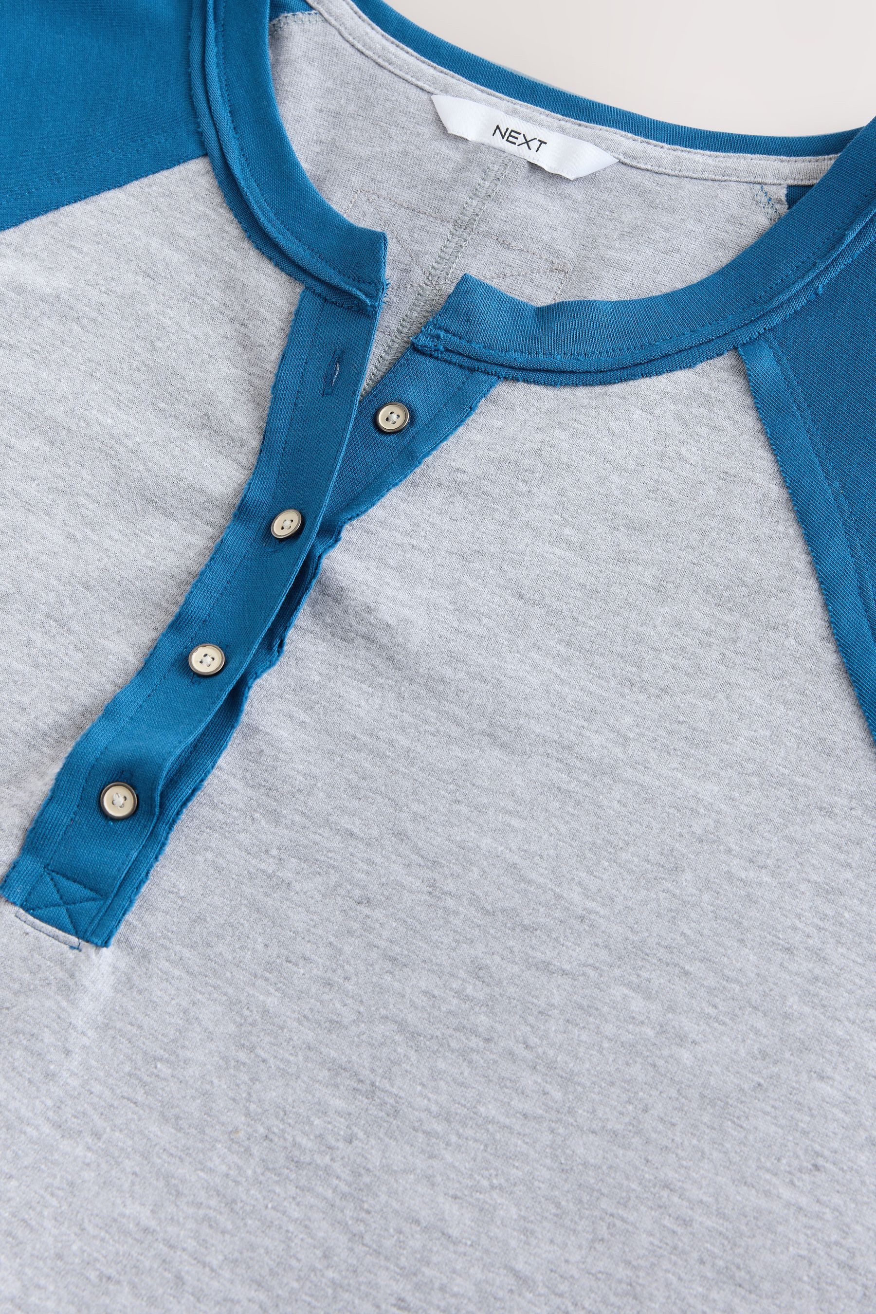 Next Henleyshirt Kürzer geschnittenes Henley-T-Shirt, Farbblock günstig online kaufen