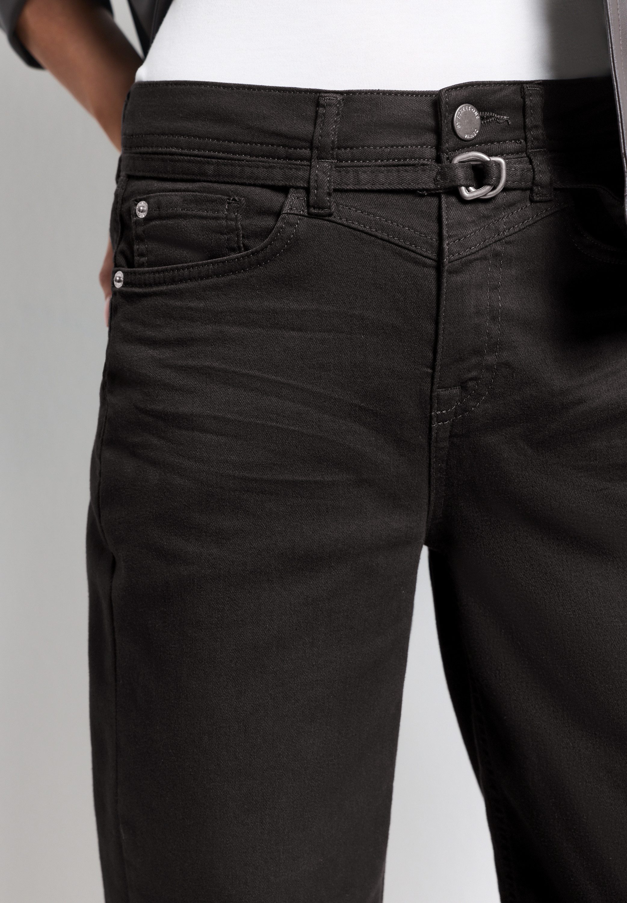STREET ONE Loose-fit-Jeans Style Karlie mit Barrel Legs / Stretch / Bindegürtel