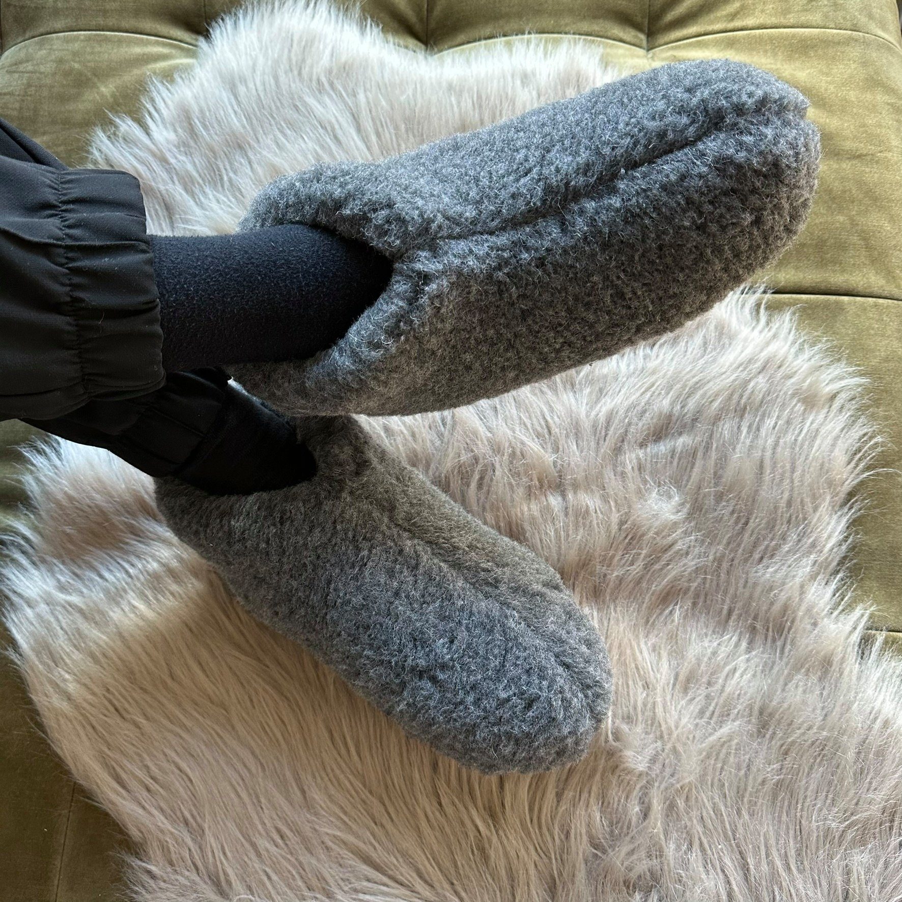 weich Woll-Socken gefüttert bequem Joy & Hüttenschuhe Schur-Wolle rutschfest) (aus Winter Montreal hohe & atmungsaktiv Schaf-Wolle Home Grau warm Hausschuhe geschlossen Lamm-Fell