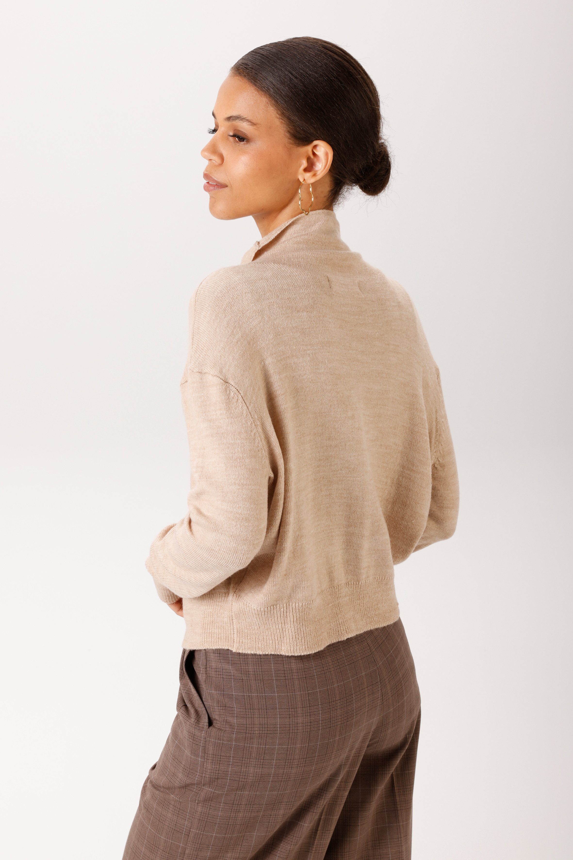 Aniston CASUAL Strickjacke mit Rollkante am Stehkragen - NEUE KOLLEKTION – Bild 2 von 5