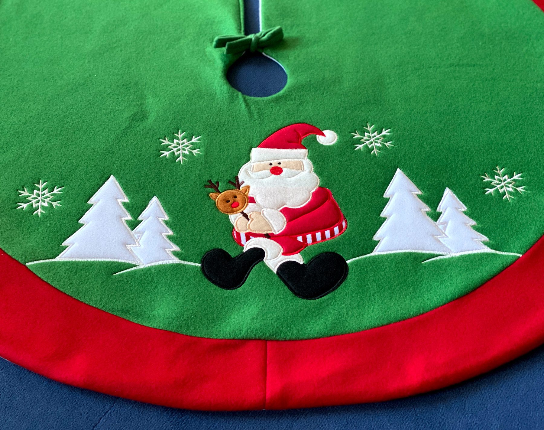 heimtexland Weihnachtsbaumdecke Weihnachtsdeko Baumschmuck Christbaumdecke Baumteppich (1-tlg), Weihnachtsbaum Deko bestickt Baumständer Schürze