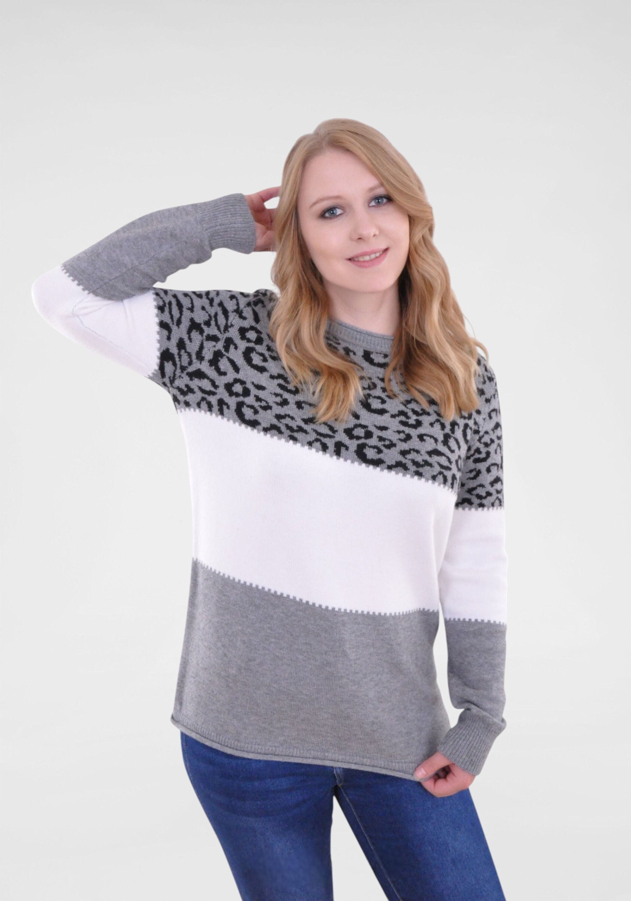 NAVIGAZIONE Rundhalspullover mit auffälligem Animalprint