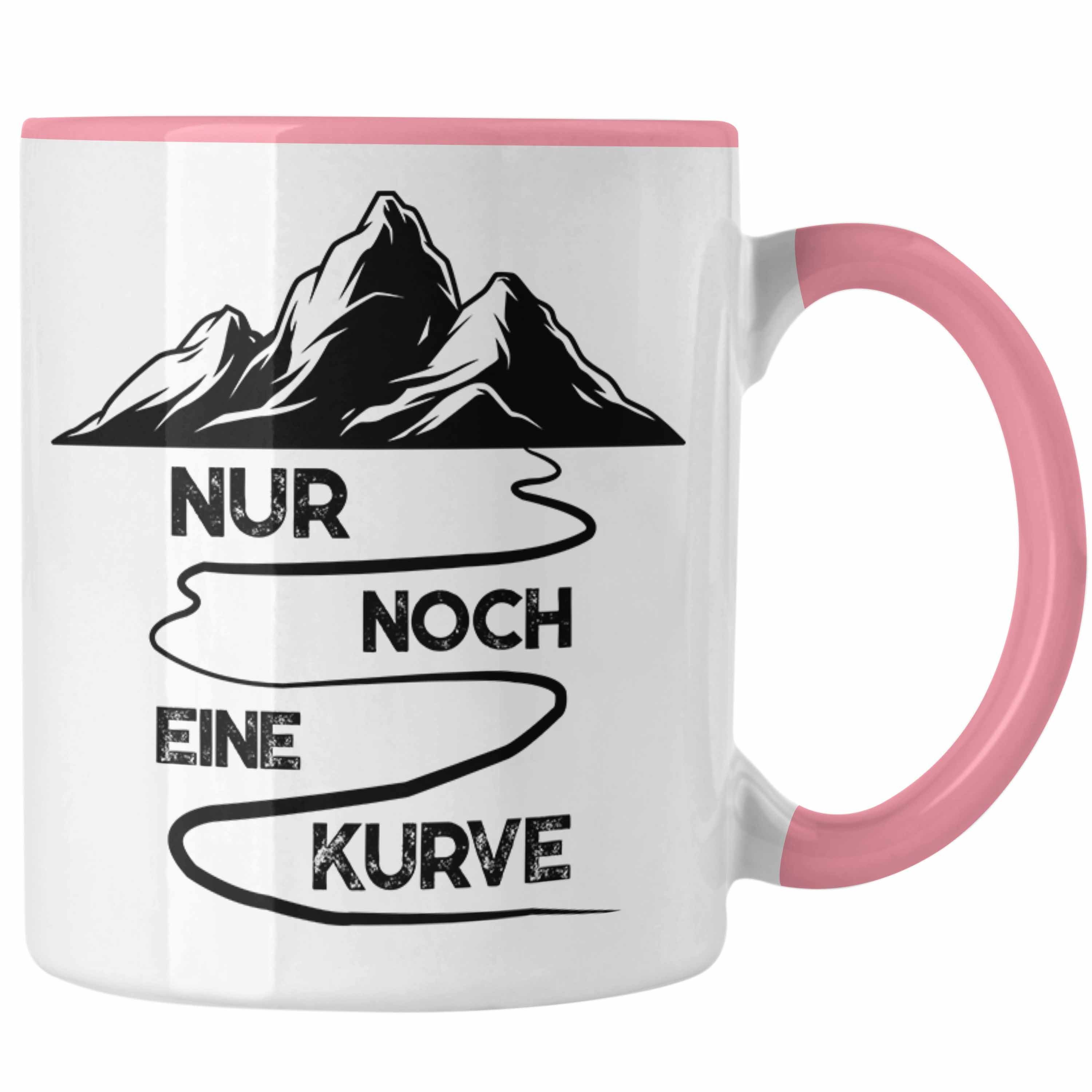 Trendation Tasse Trendation - Wandern Tasse Geschenk Wanderer Nur Noch Eine Kurve Geschenkidee Berge Alpen Geschenke Rosa