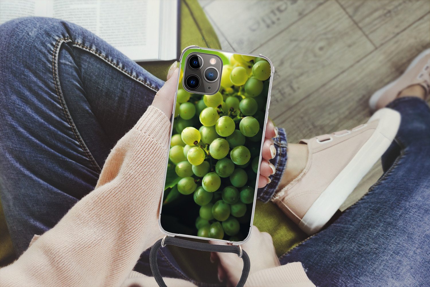 MuchoWow Handyhülle für Apple iPhone 13 Pro Max Weintrauben - Traube - Grün, Tragbare Handyhüllen mit Kette zum umhängen, Handykette Handyband