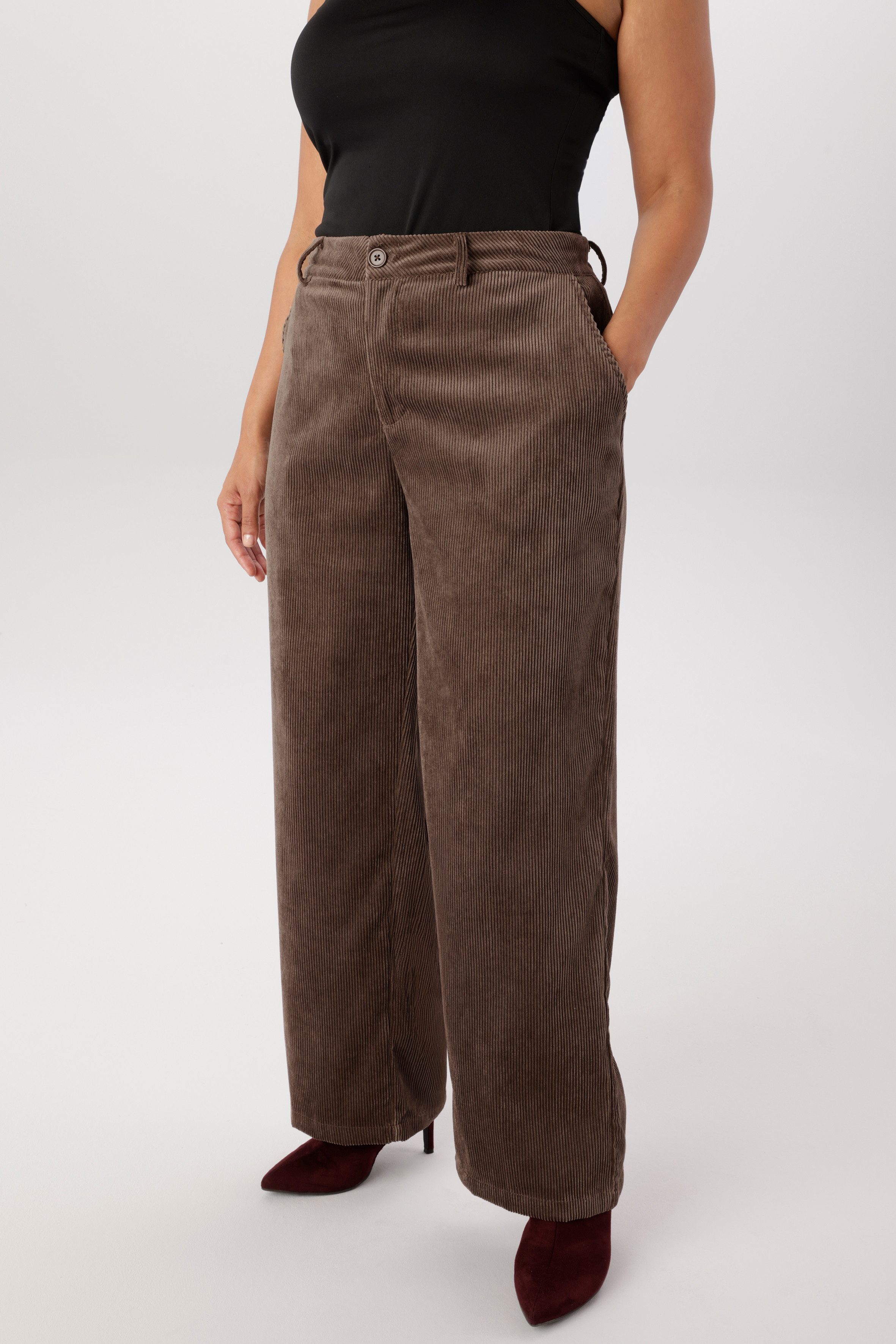 Aniston PLUS Cordhose mit trendigem, weiten Bein - NEUE KOLLEKTION. € 49,99, (€ 49,99 pro 1 Stk).
