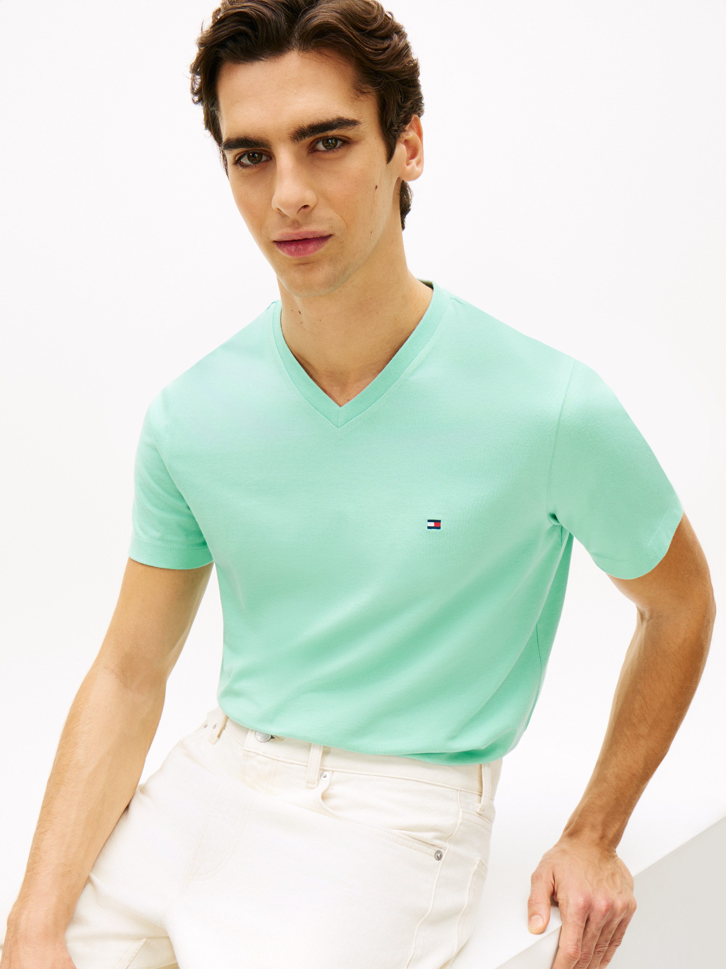 Tommy Hilfiger V-Shirt ESSENTIAL V-NECK TEE mit V-Ausschnitt und Markenlabe günstig online kaufen