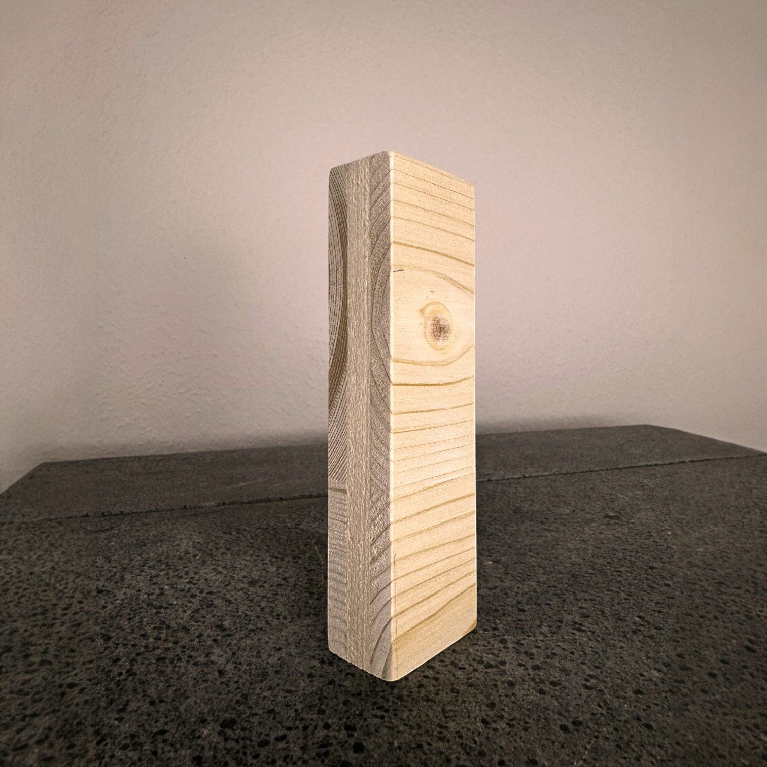 Zayno Deko-Buchstaben Holzbuchstabe "I" aus massivem Fichtenholz (Packung, 1 St., Fördert das Kennenlernen des Alphabetes), in liebevoller Handarbeit aus hochwertigem Fichtenholz gefertigt.