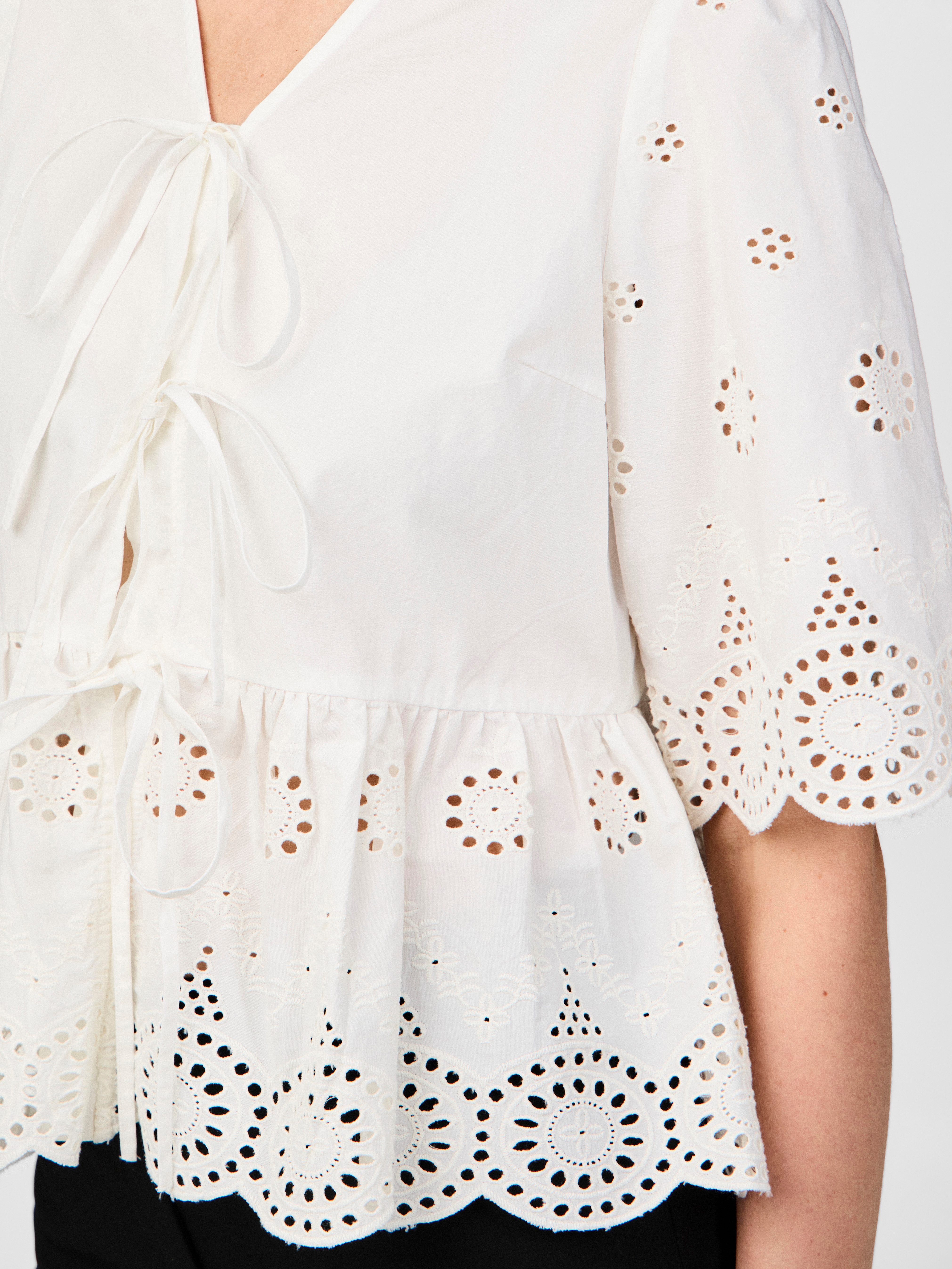 Y.A.S Spitzenbluse YASCORNELIA 2/4 TIE TOP S. NOOS Baumwolle, regular fit