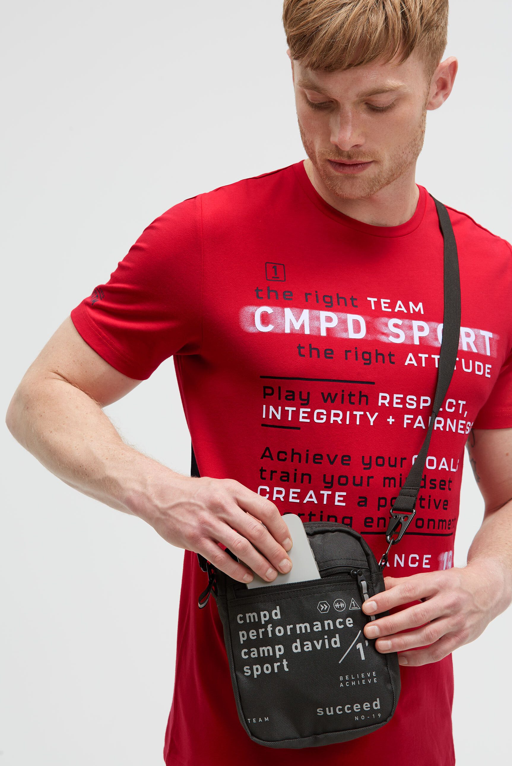 CAMP DAVID Umhängetasche, mit reflektierendem Label Print