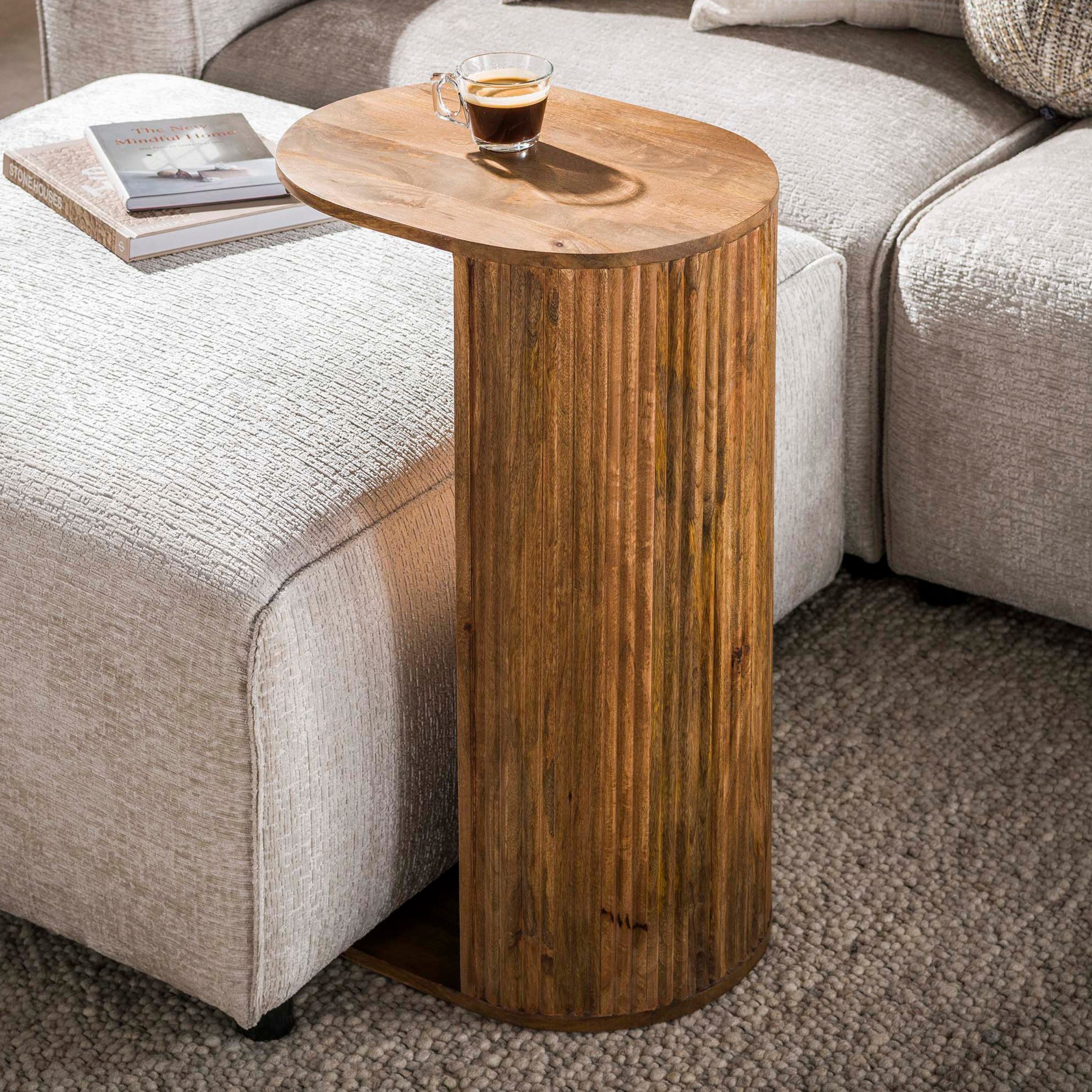 alesvelt Beistelltisch WAVE C-SHAPE Eleganter Sofa-Tisch aus Mangoholz im Lamellen-Design (1-Tisch), 35x45x70cm