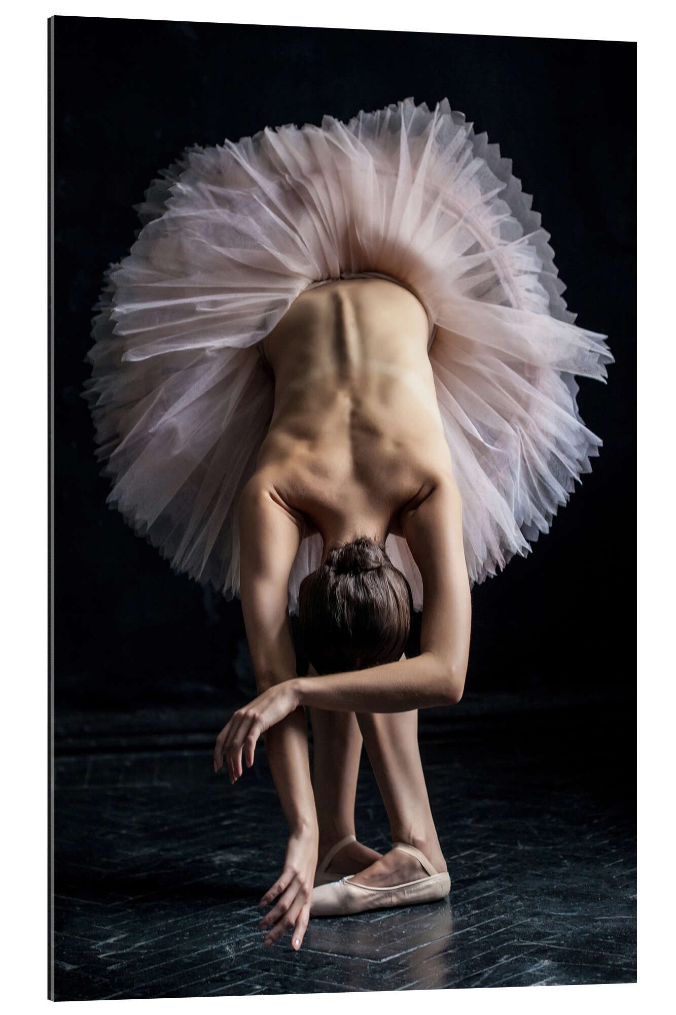 Posterlounge Wandbild Schöne Ballerina verbeugt sich, Editors Choice, erhältlich als Poster, Leinwandbild, Wandsticker oder Acrylglasbild