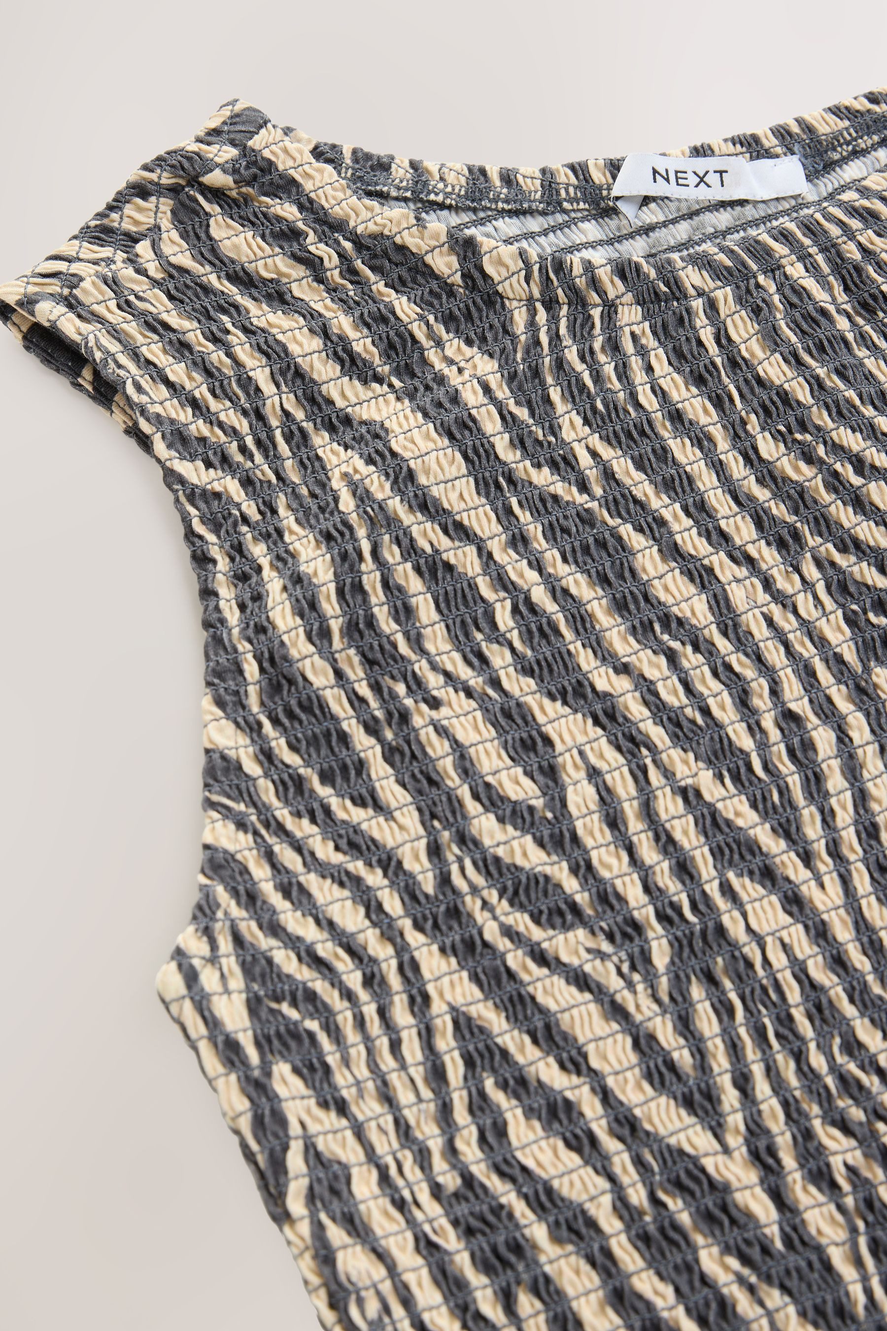 Next Blusentop Gesmoktes, ärmelloses, asymmetrisches Oberteil (1-tlg) günstig online kaufen