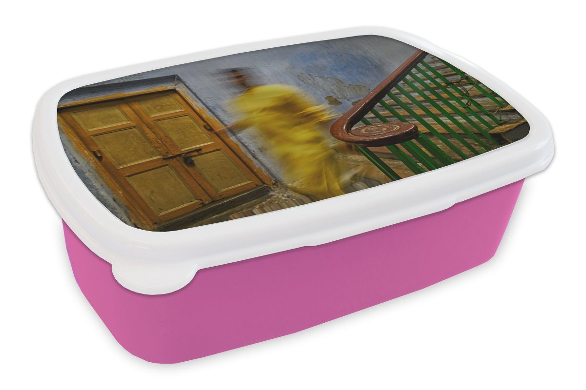 MuchoWow Lunchbox Mensch - Treppe - Tür - Architektur, Kunststoff, (2-tlg), Brotbox für Erwachsene, Brotdose Kinder, Snackbox, Mädchen, Kunststoff rosa