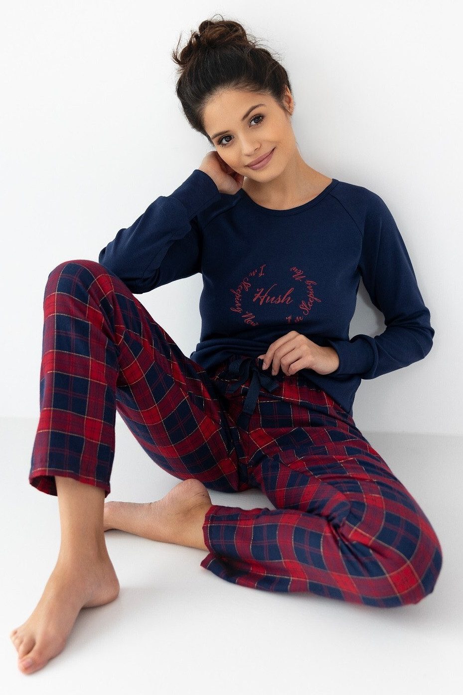 Sensis Schlafanzug bequem und elegant, langarm, dezente Stickerei