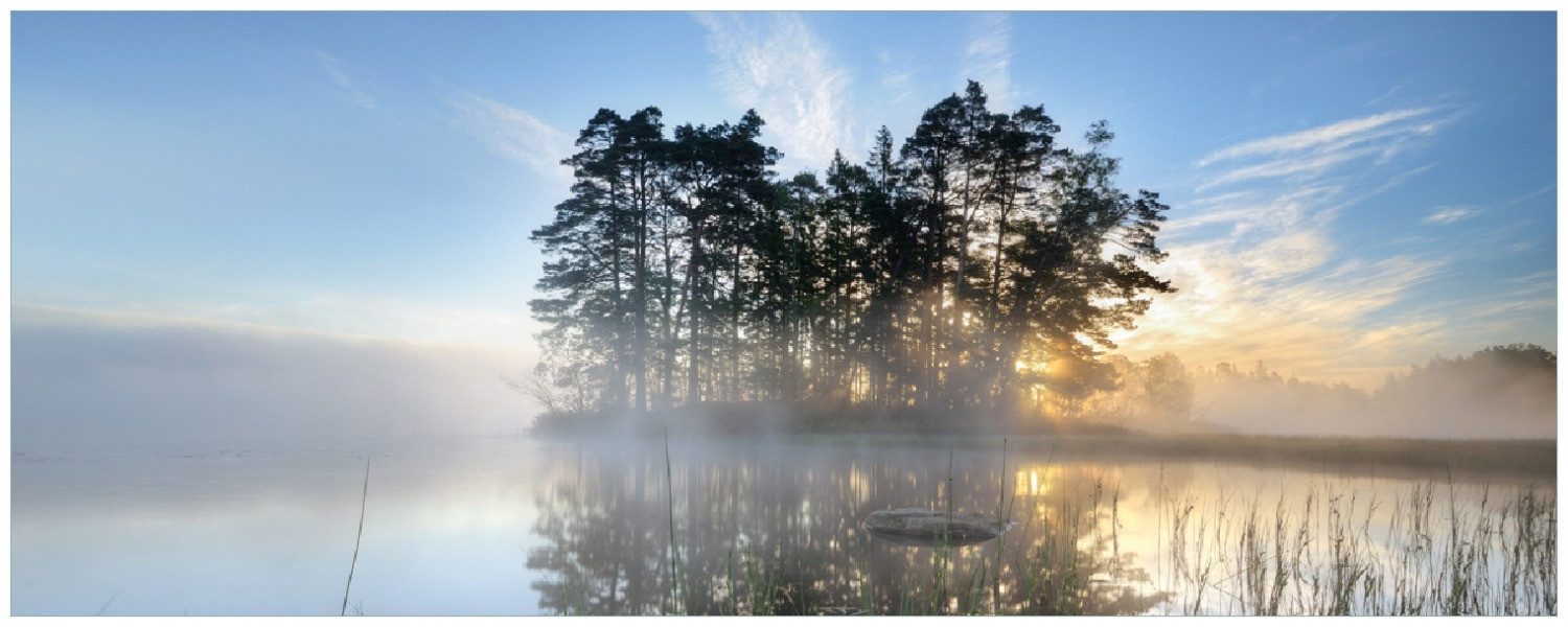 Wallario Memoboard Stiller See mit Insel im Morgennebel