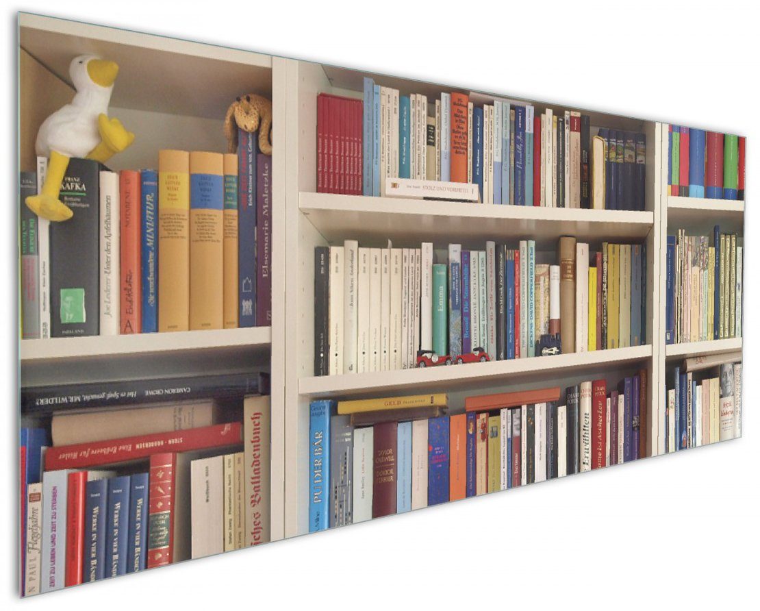Wallario Küchenrückwand Weißes Bücherregal mit unterschiedlichen Büchern, (1-tlg)