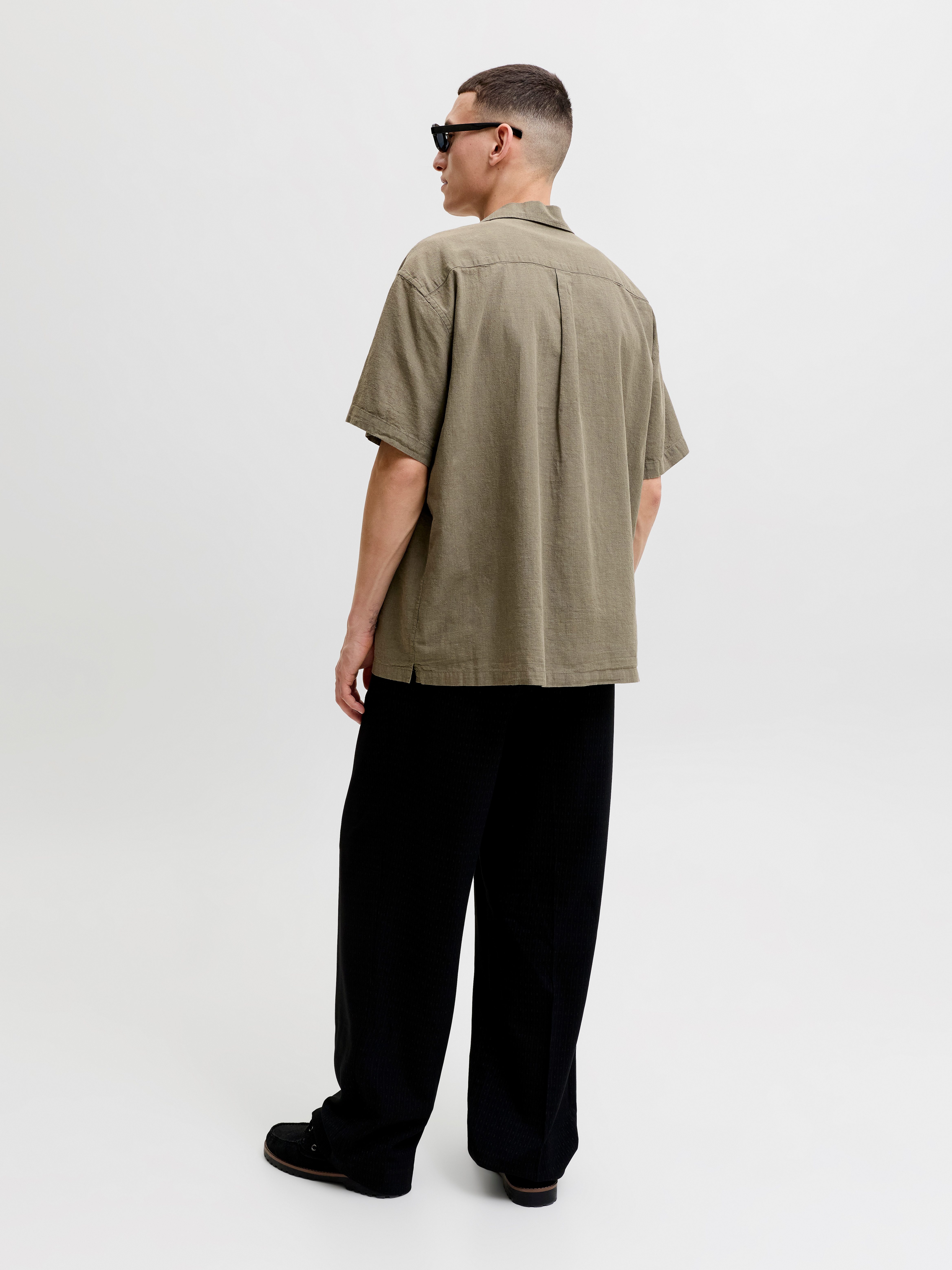 Jack & Jones Kurzarmhemd JJESUMMER LINEN BLEND RESORT SHIRT SS SN Baumwollmischung, relaxed fit
