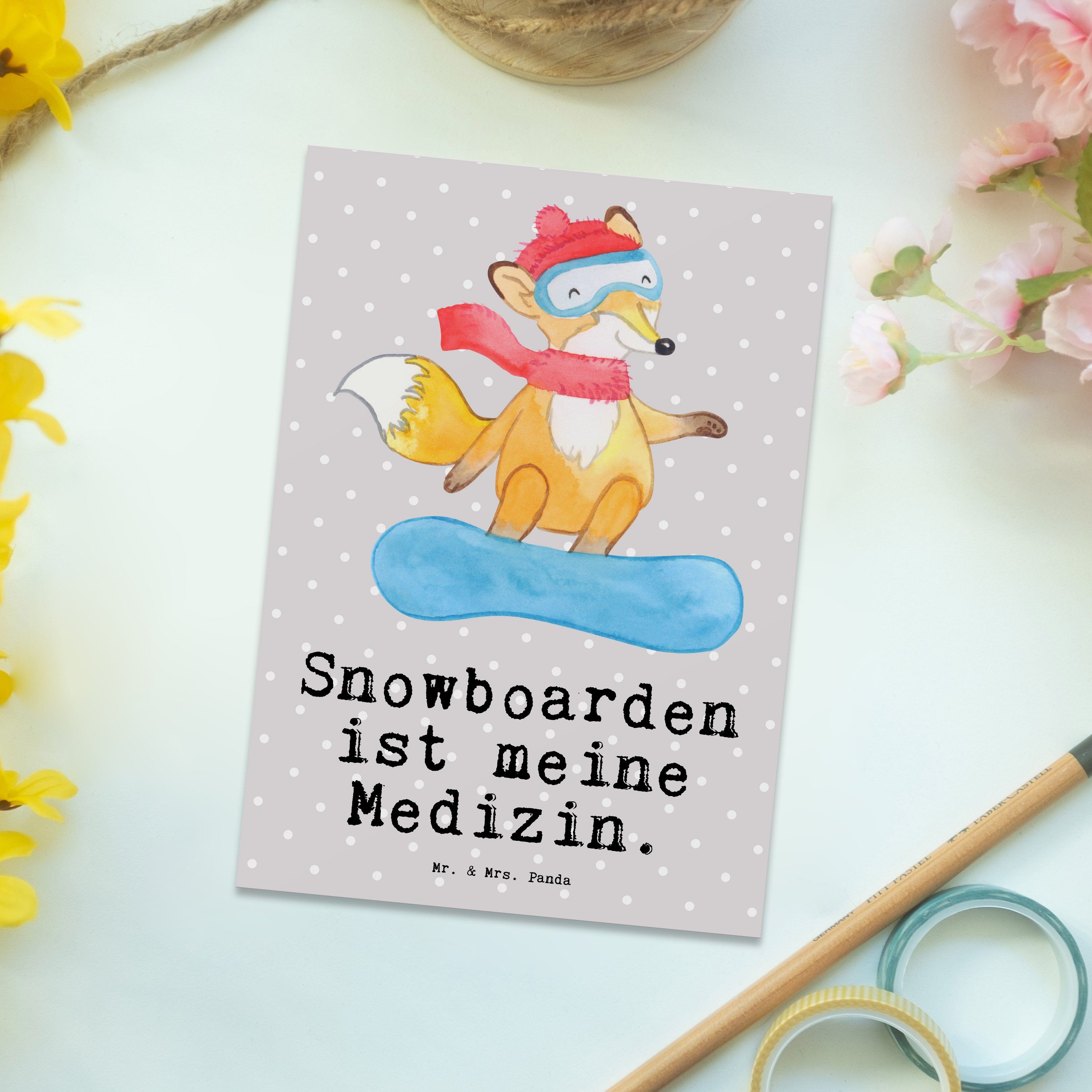 Mr. & Mrs. Panda Postkarte Fuchs Snowboarden Medizin - Grau Pastell - Geschenk, Geburtstagskarte