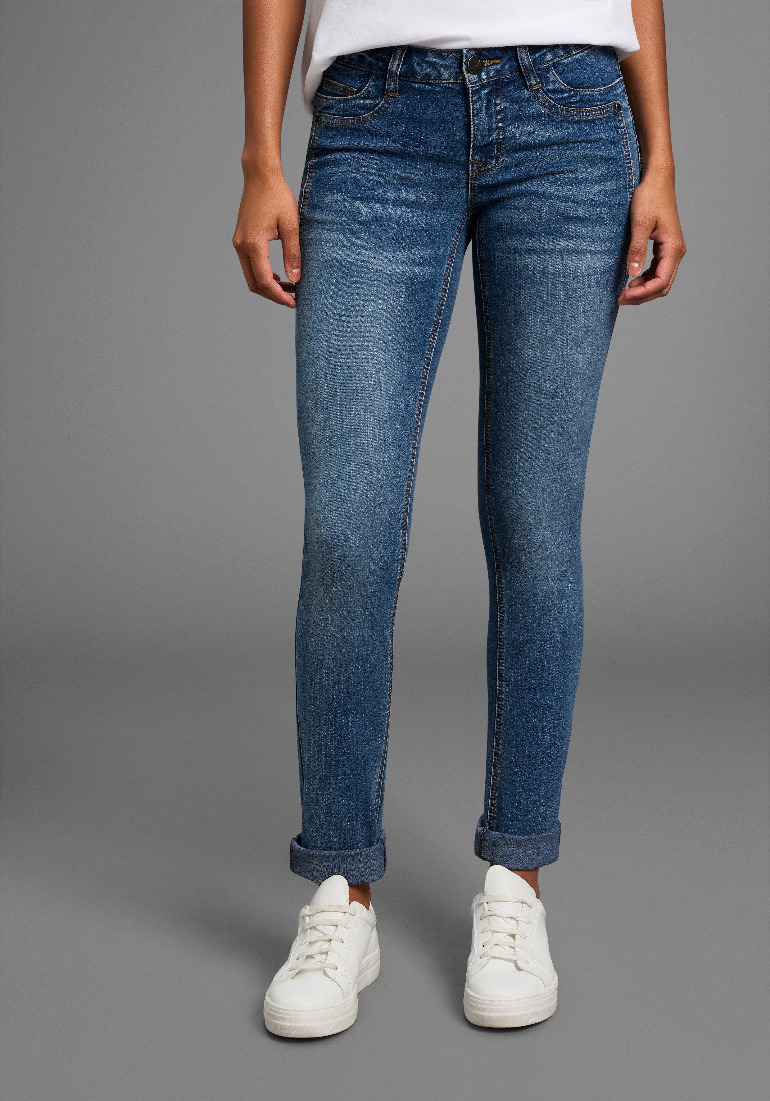 Arizona Comfort-fit-Jeans mit Keileinsätzen niedrige Leibhöhe