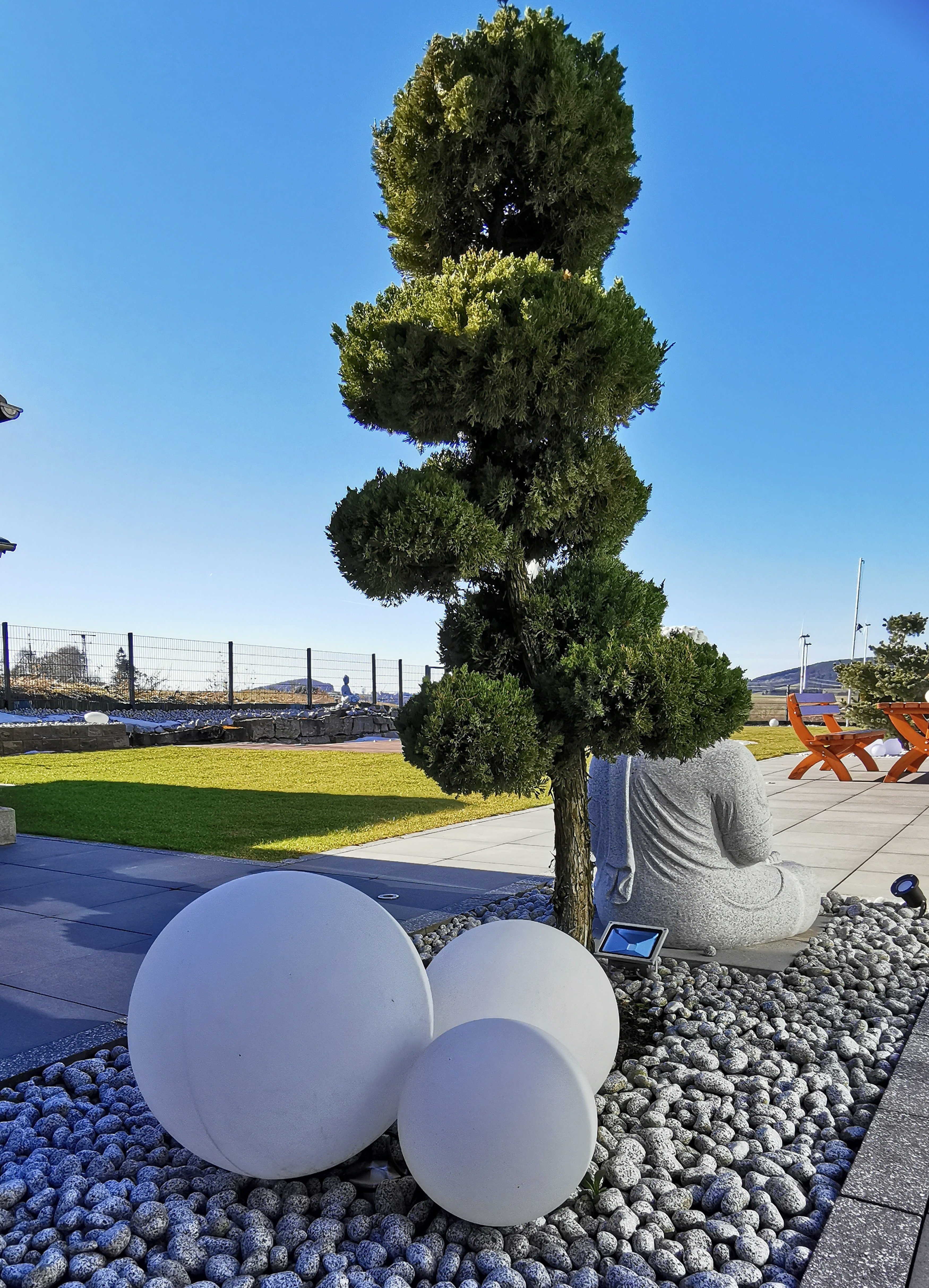 TRANGO LED Gartenleuchte, 3er Set 202540WB IP65 Gartenkugel in Weiß matt mit 20/25/40cm Durchmesser *SNOW* Kugelleuchte inkl. je 1x 4-5 Watt E27 LED Leuchtmittel & je ca. 5 Meter IP44 Kabel, Gartenleuchte, Leuchtkugel