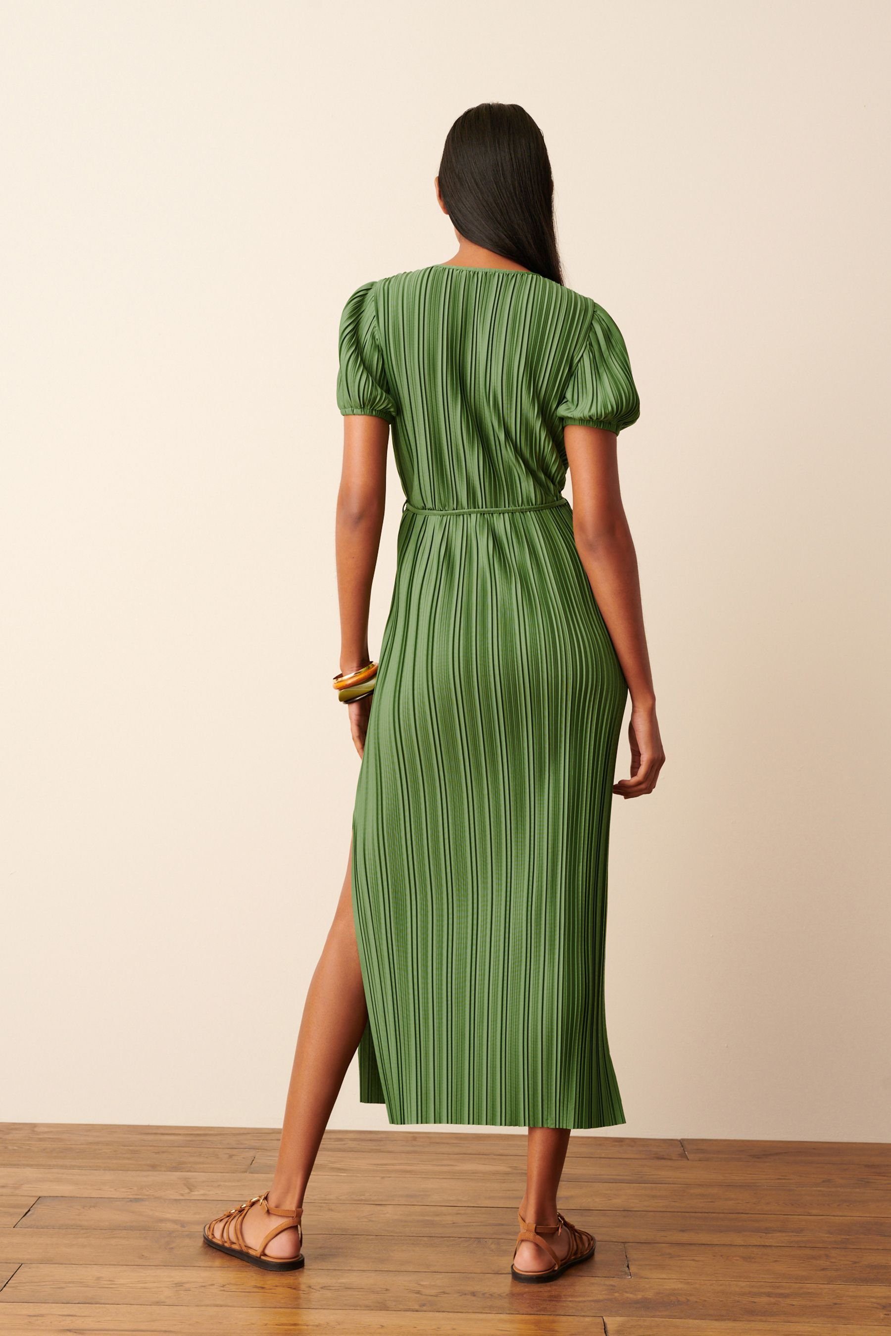 Plisseekleid (1-tlg) kurzen Next Plissiertes mit Green Kleid Ärmeln