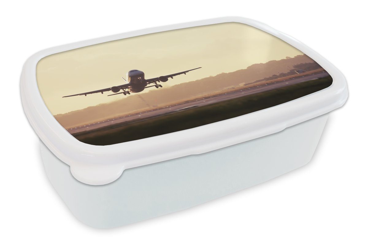 MuchoWow Lunchbox Ein Flugzeug, das gerade abhebt, Kunststoff, (2-tlg), Brotbox für Kinder und Erwachsene, Brotdose, für Jungs und Mädchen weiß
