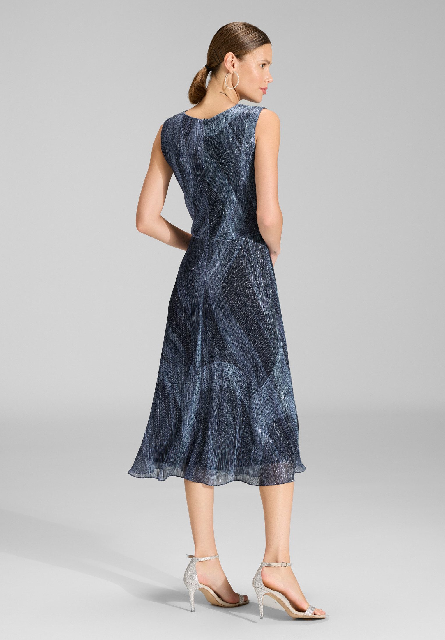 SWING Cocktailkleid Taillierter Schnitt mit ausgestelltem günstig online kaufen