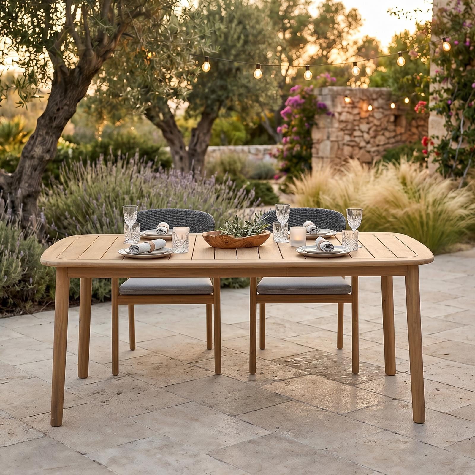 IDIMEX Gartentisch SURIN, Holztisch 180x95 cm aus massiver Akazie mit Abdeckhaube Natur