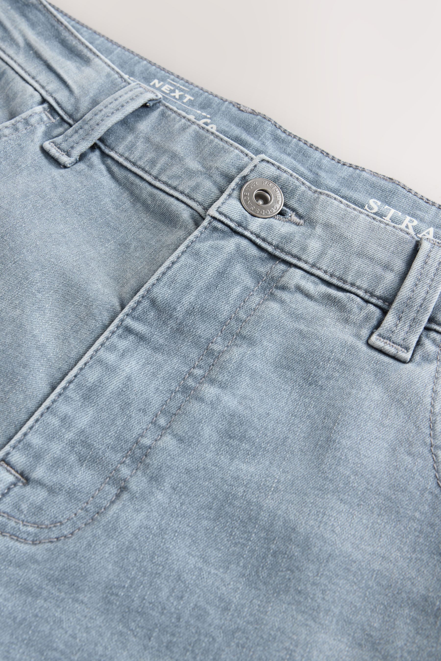 Next Jeansshorts Jeansshorts mit Stretch im Slim Fit (1-tlg)