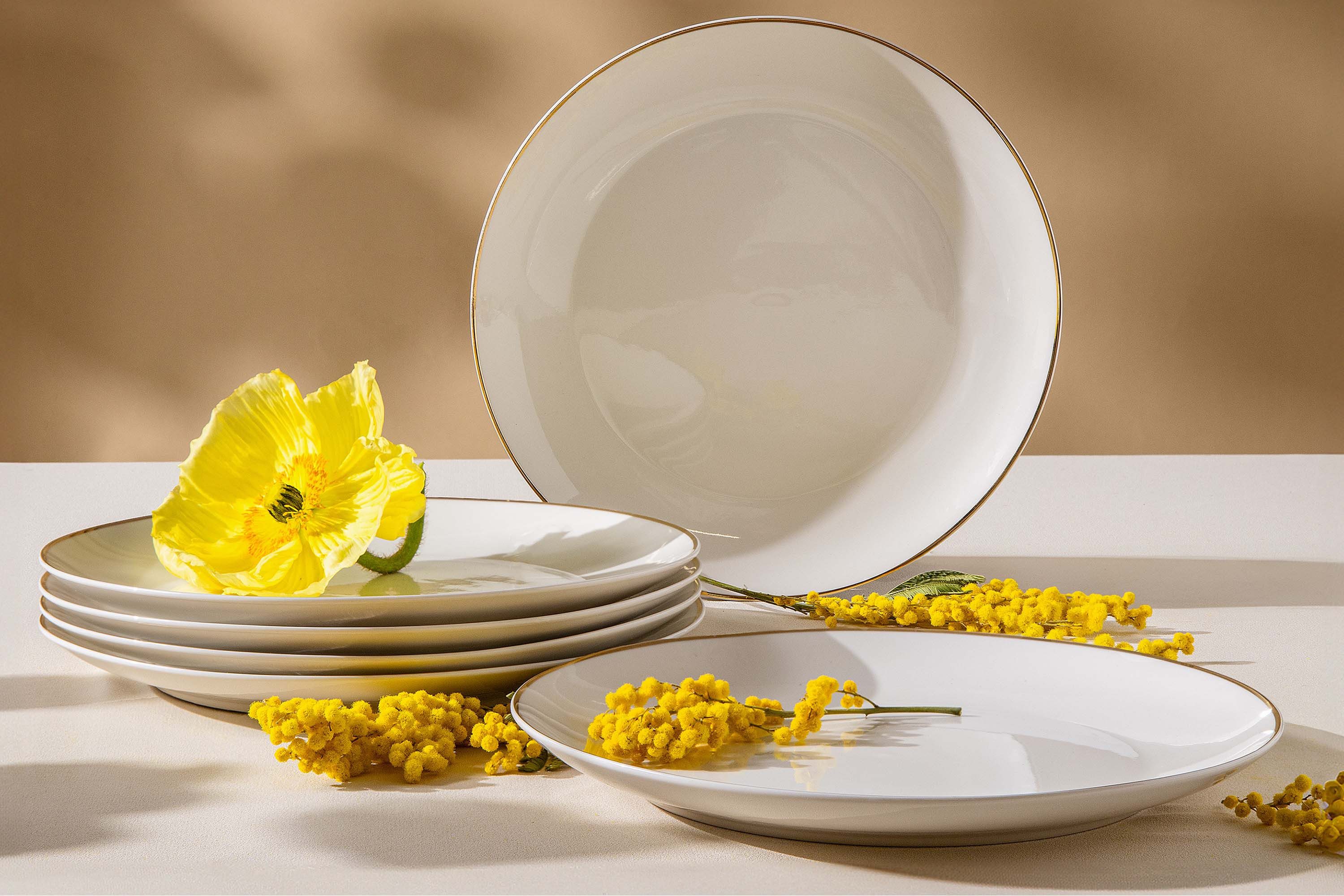 KONSIMO® Tafelservice AD BELLA Teller-Set, 6x Speiseteller, ecrufarben, Hartporzellan (6-tlg), 6 Personen, Porzellan, zeitloses Design, ecru Farbe mit Goldlinie, Handwäsche empfohlen