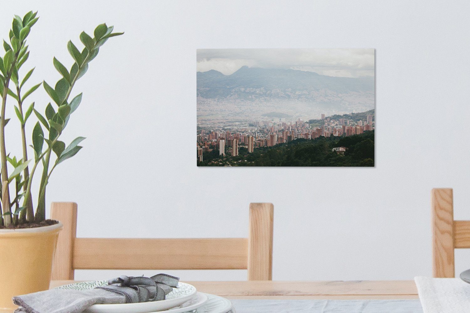 Leinwandbilder, Südamerika, Wandbild der OneMillionCanvasses® Aufhängefertig, Nebel 30x20 Leinwandbild cm Medellín über in Wanddeko, kolumbianischen St), (1 Stadt