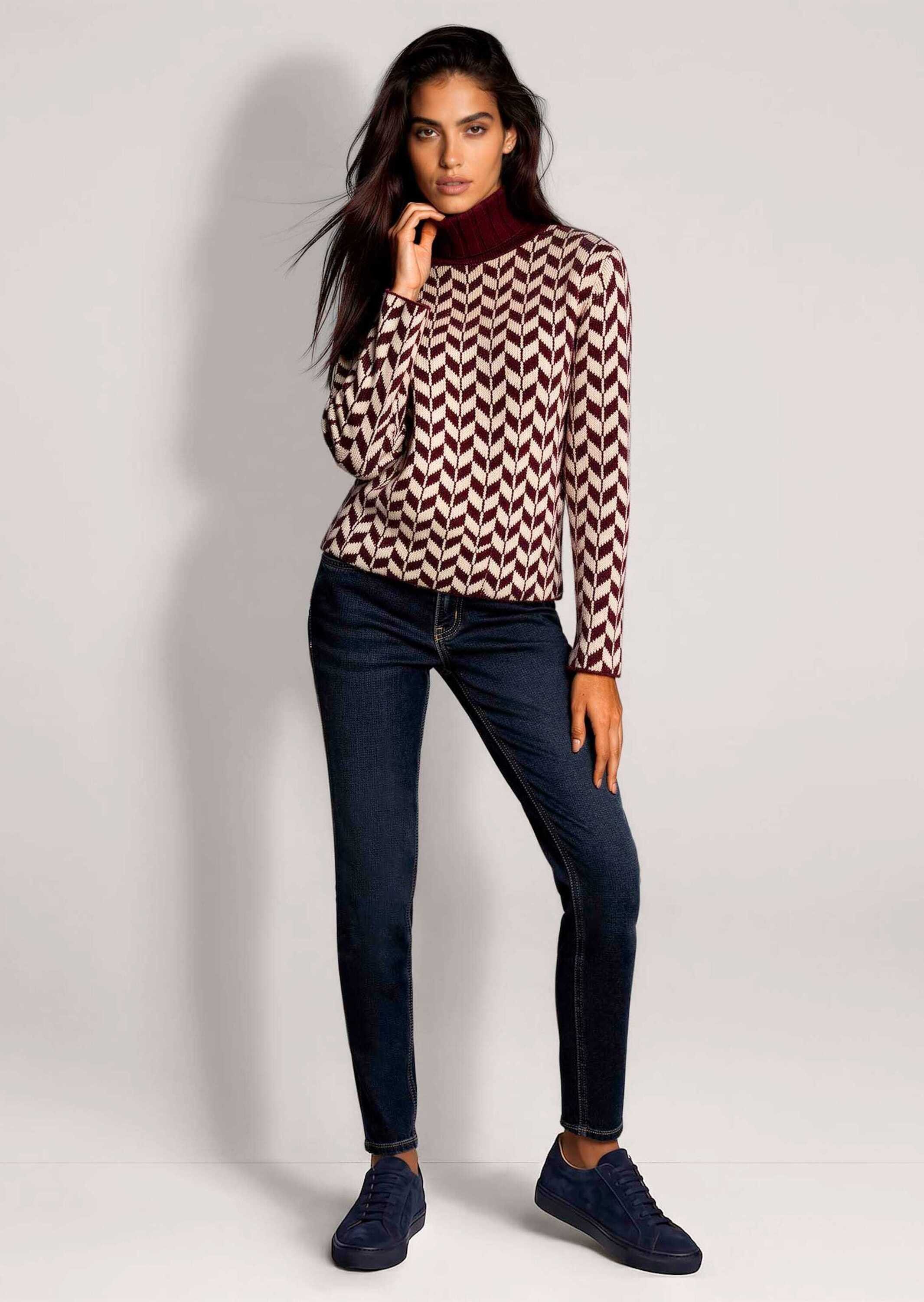 MADELEINE Strickpullover Rollkragenpullover mit Zickzack-Muster Kontrastreiches Jacquard in grafischer Optik