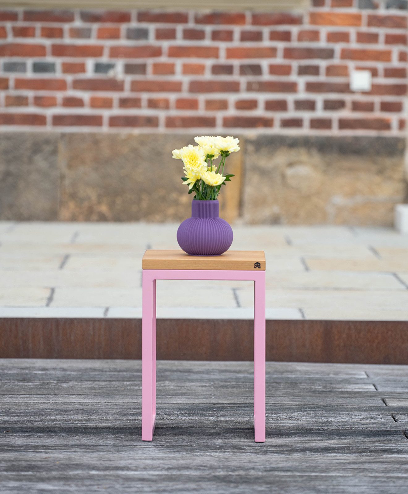 KAWENTSMANN Tischvase LOU, nachhaltige kleine Dekovase mit Rillen, KAWENTSMANN x RECOZY (1 Vase + 1 herausnehmbarer Glaseinsatz), recycelter Kunststoff, feine Rillenstruktur, mit Glaseinsatz