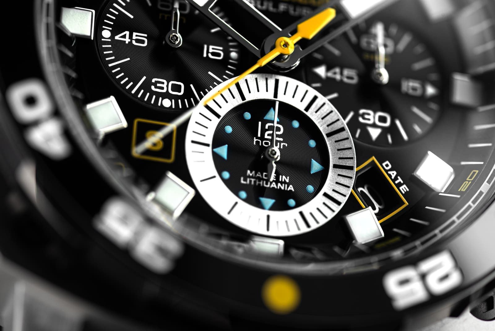 Vostok Europe Chronograph Systema Periodicum Sulfur Chronograph – Herrenuhr 45,5 mm, Gelb-Schwarz, 20 ATM, Quarz